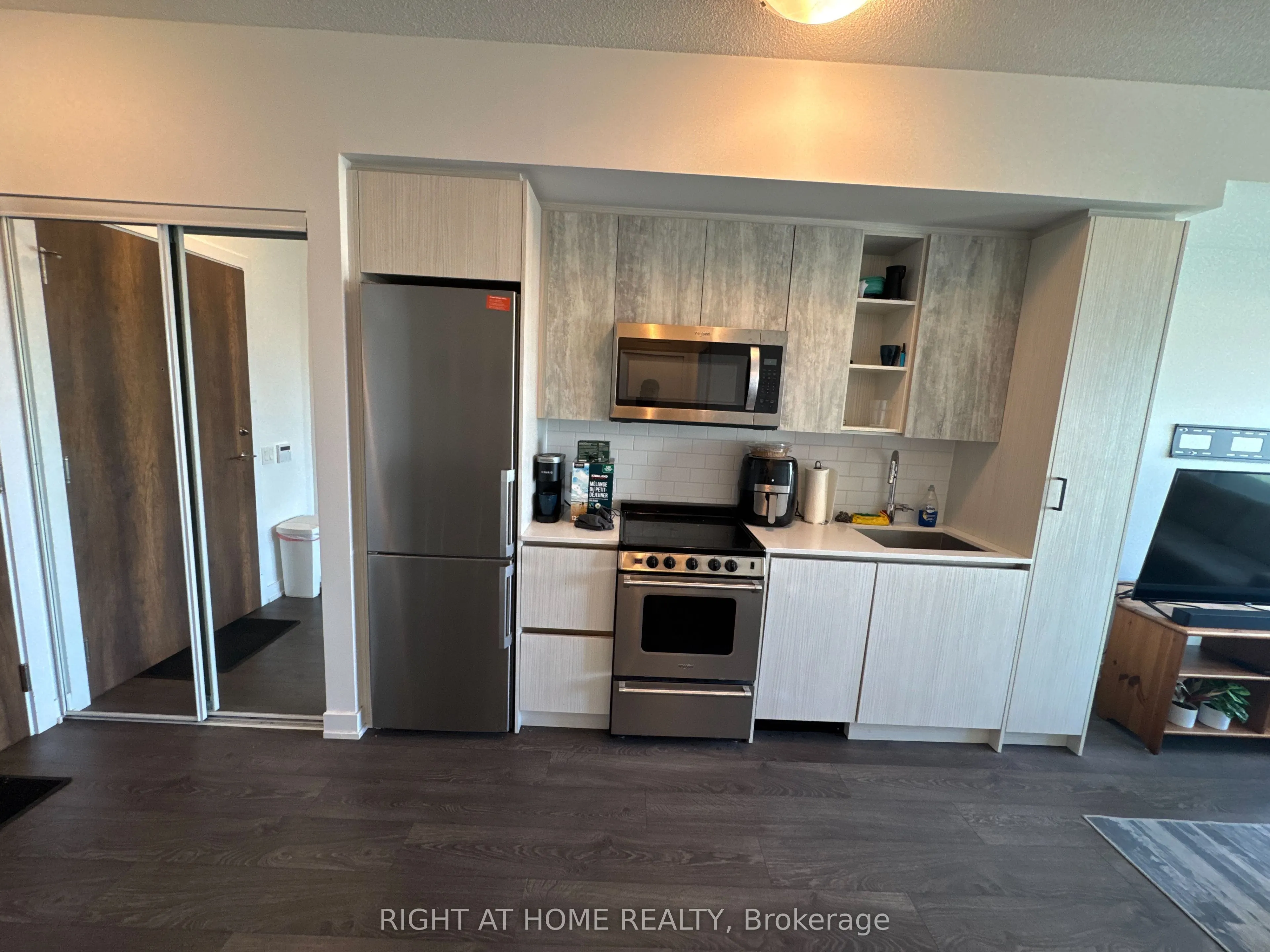251 Manitoba Street #1411