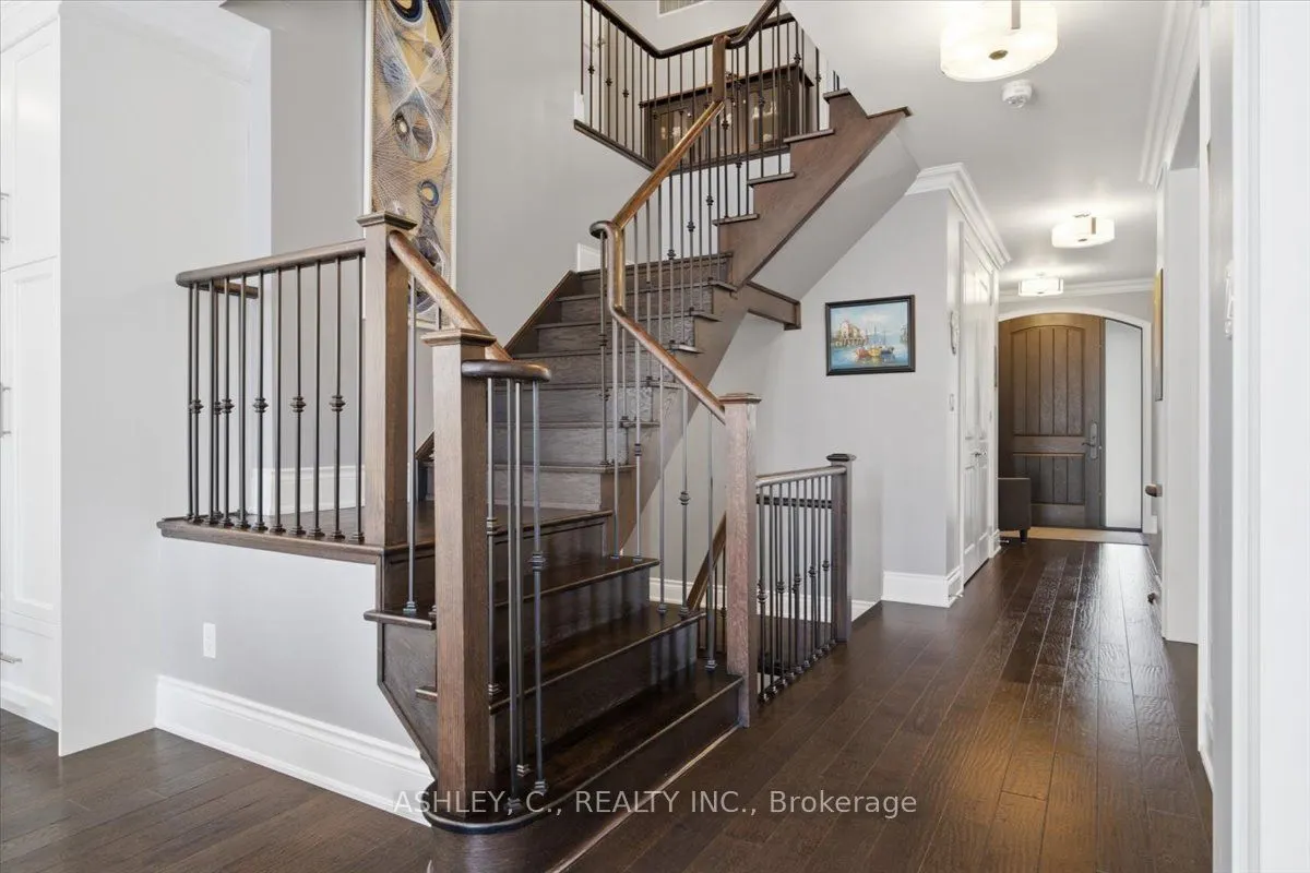 2177 Vineland Crescent