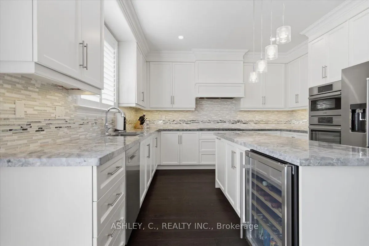 2177 Vineland Crescent