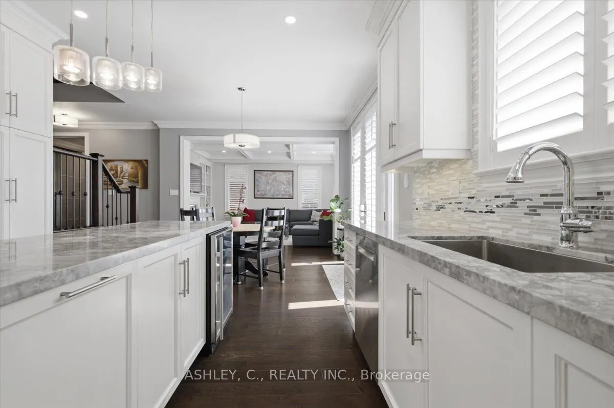 2177 Vineland Crescent