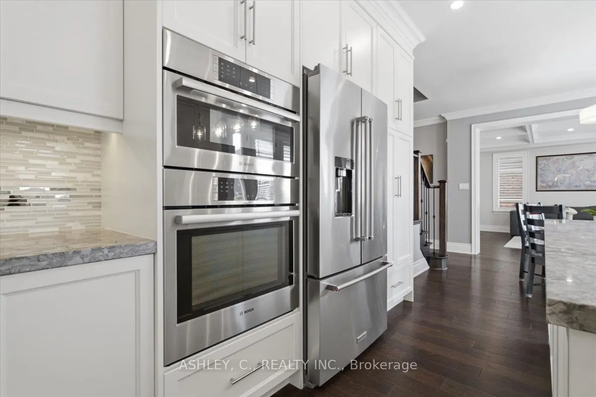 2177 Vineland Crescent