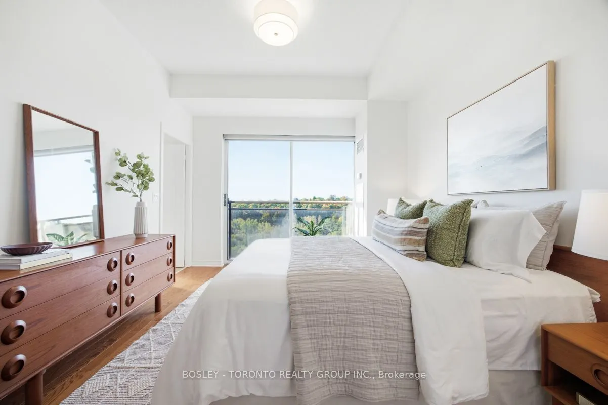 2662 Bloor Street W #1001