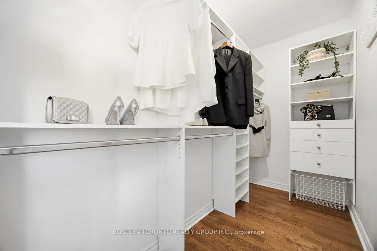 2662 Bloor Street W #1001
