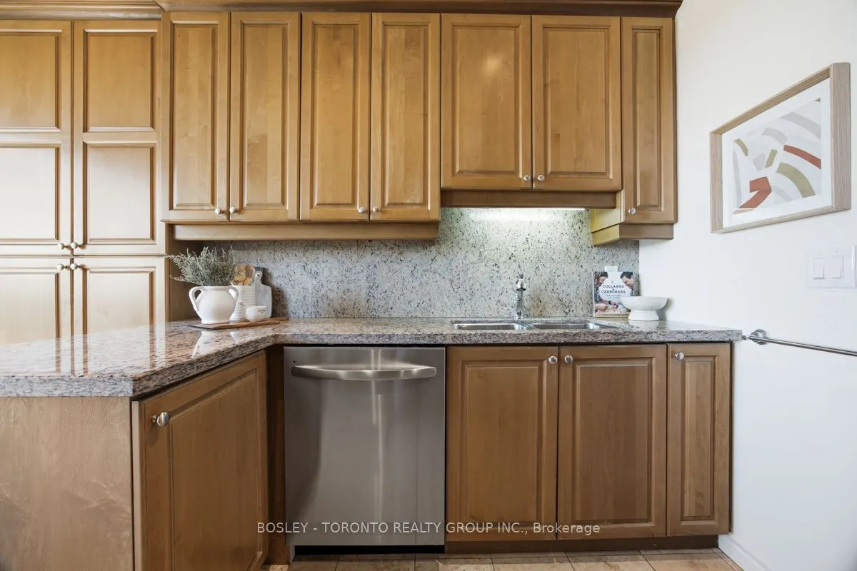 2662 Bloor Street W #1001