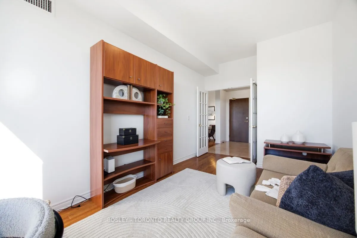 2662 Bloor Street W #1001