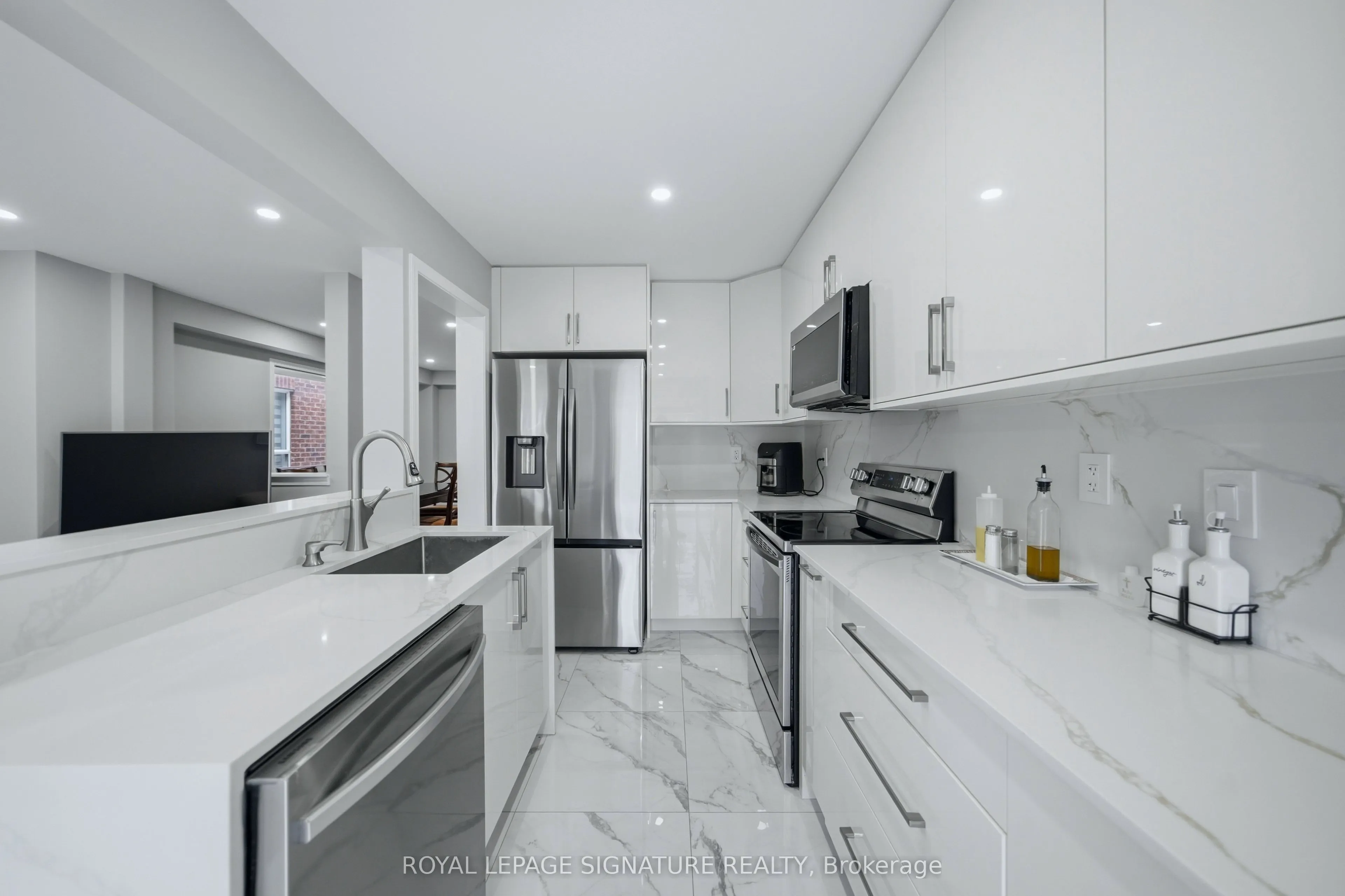 72 Tarquini Crescent