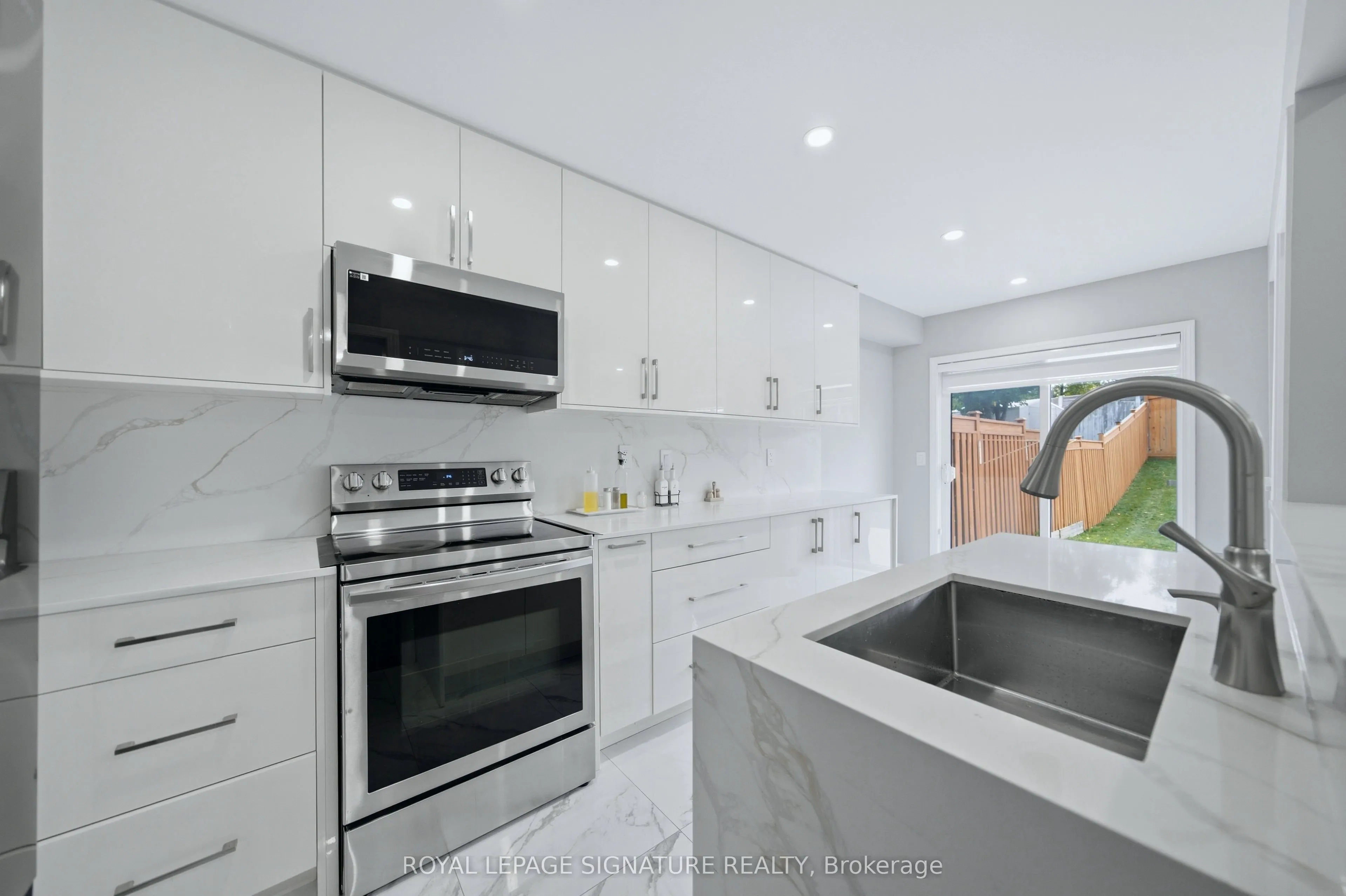 72 Tarquini Crescent