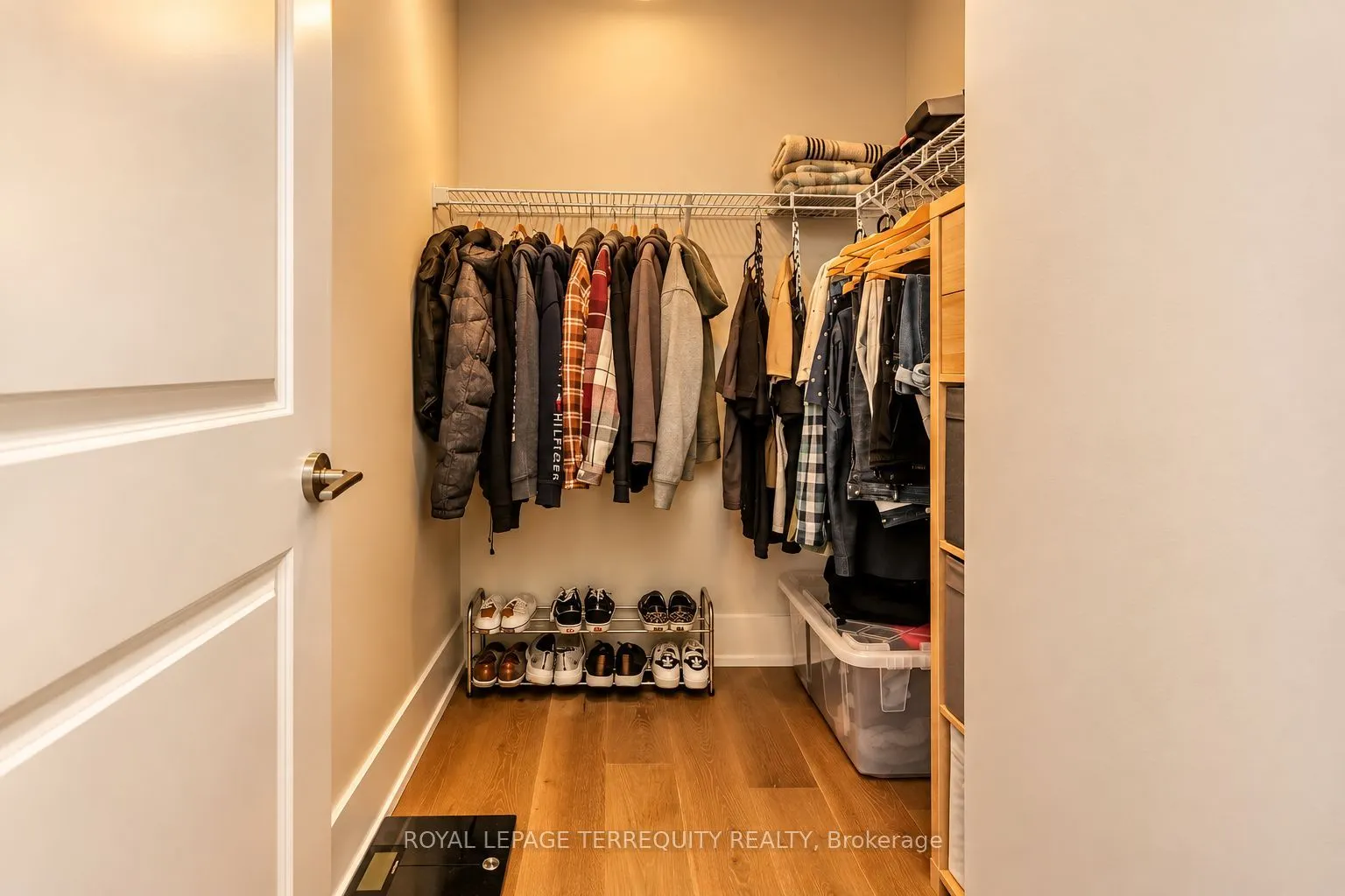 1063 Douglas McCurdy Common #702
