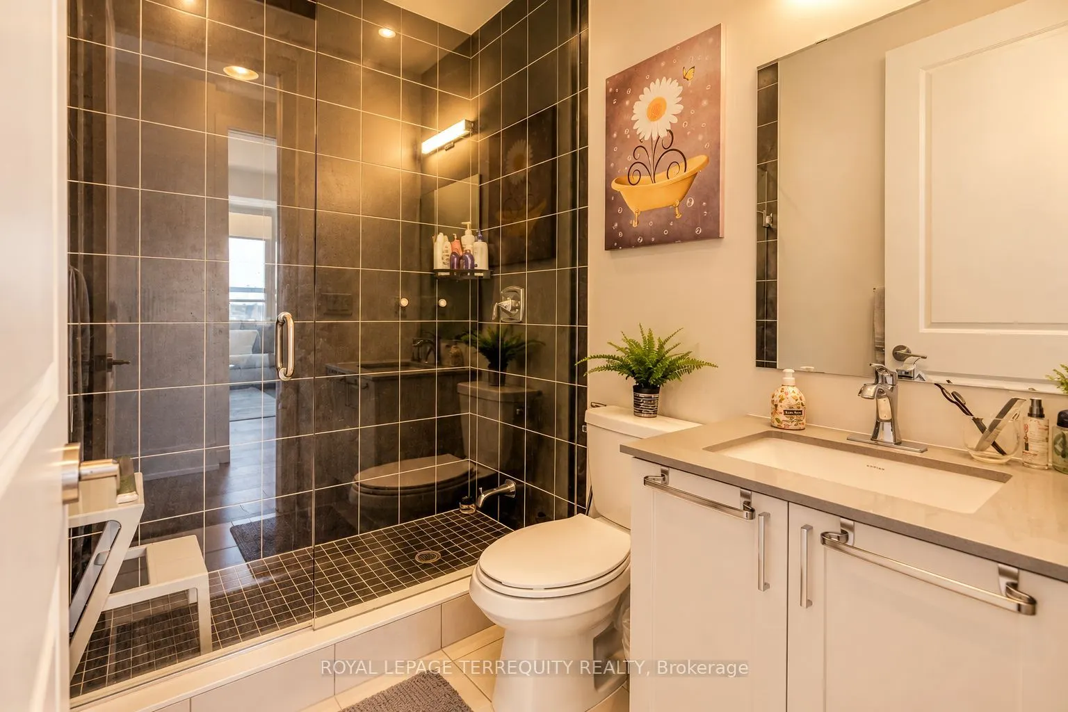1063 Douglas McCurdy Common #702