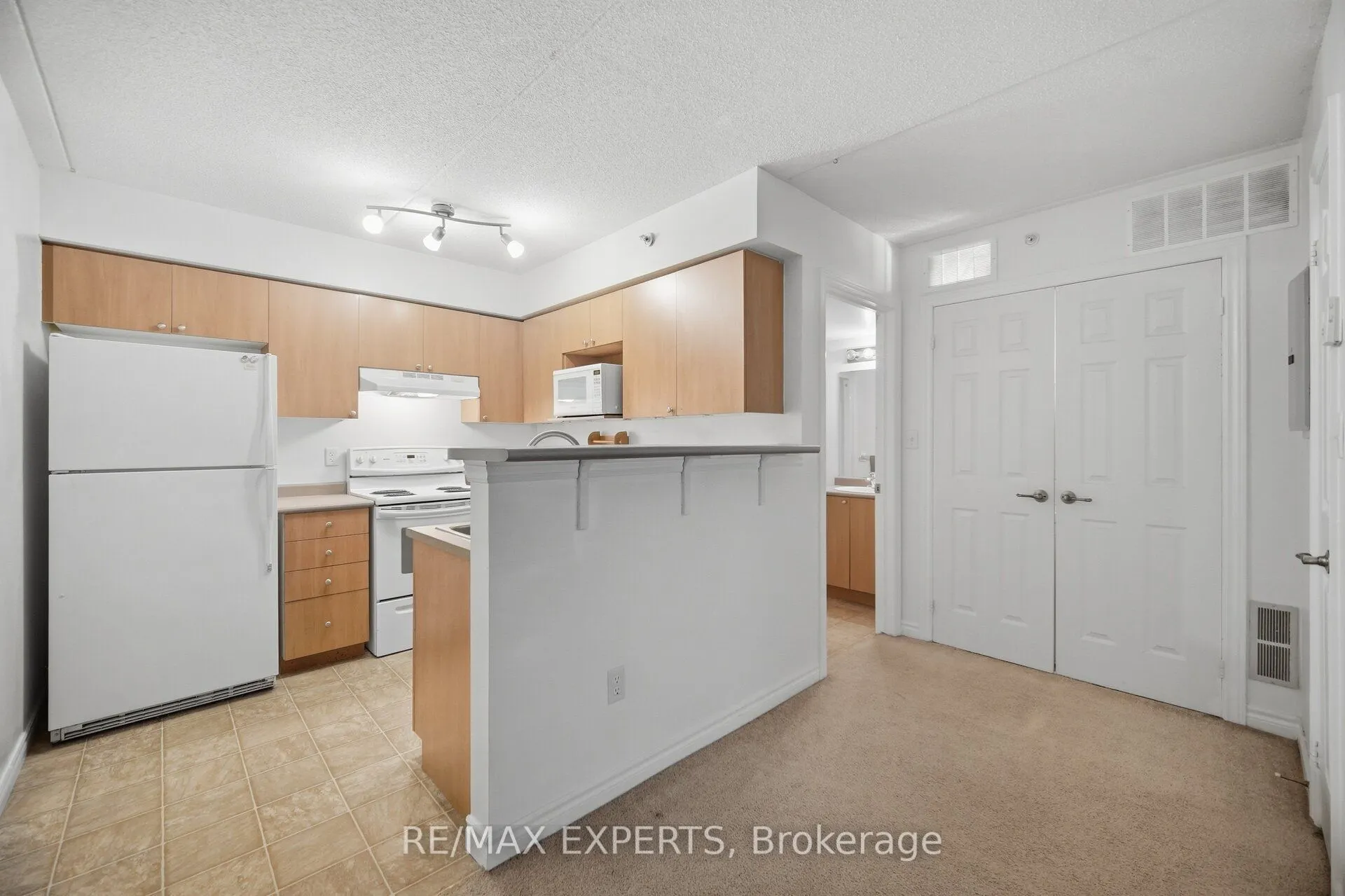 1491 Maple Avenue #206
