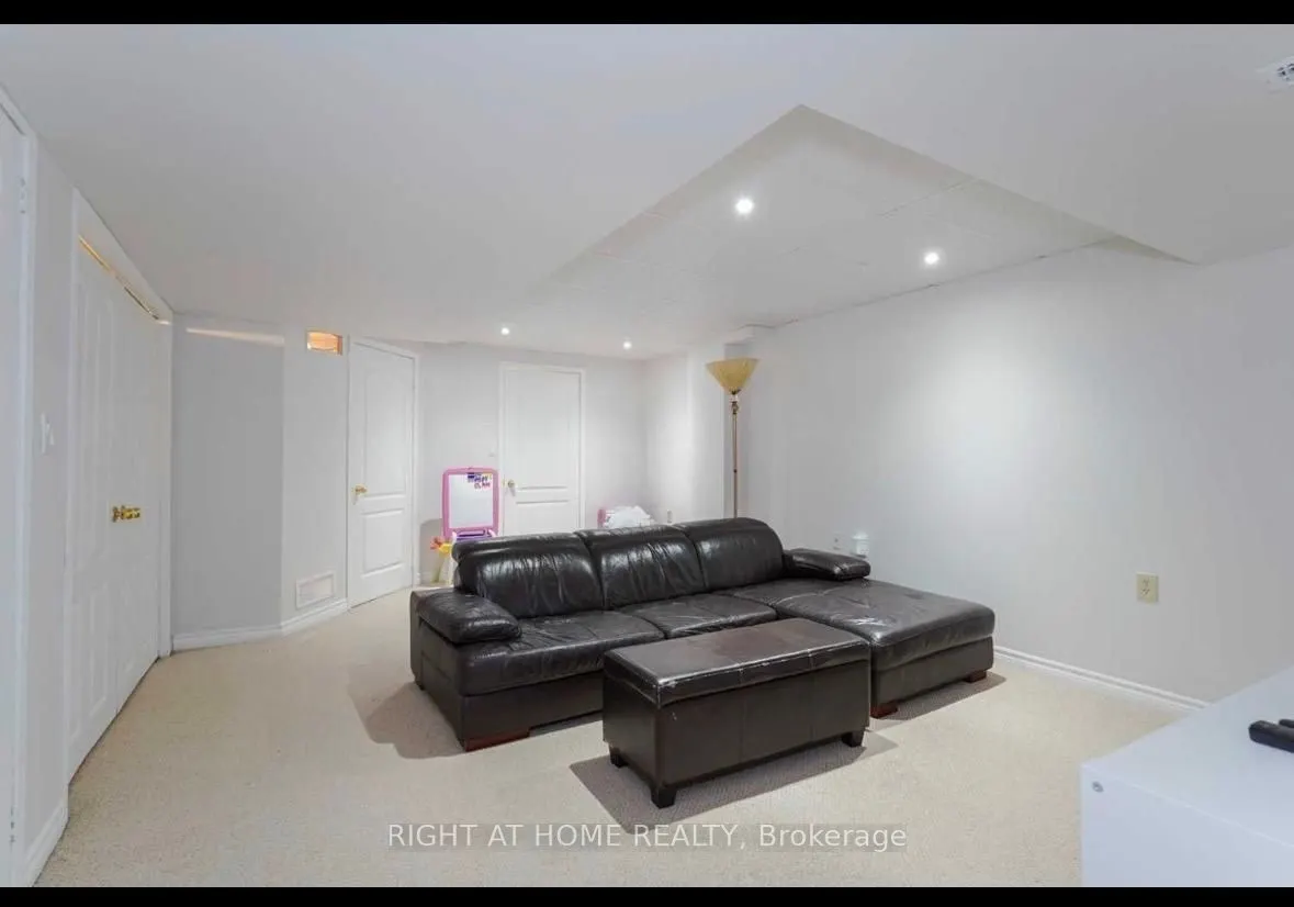 6399 Spinnaker Circle #121