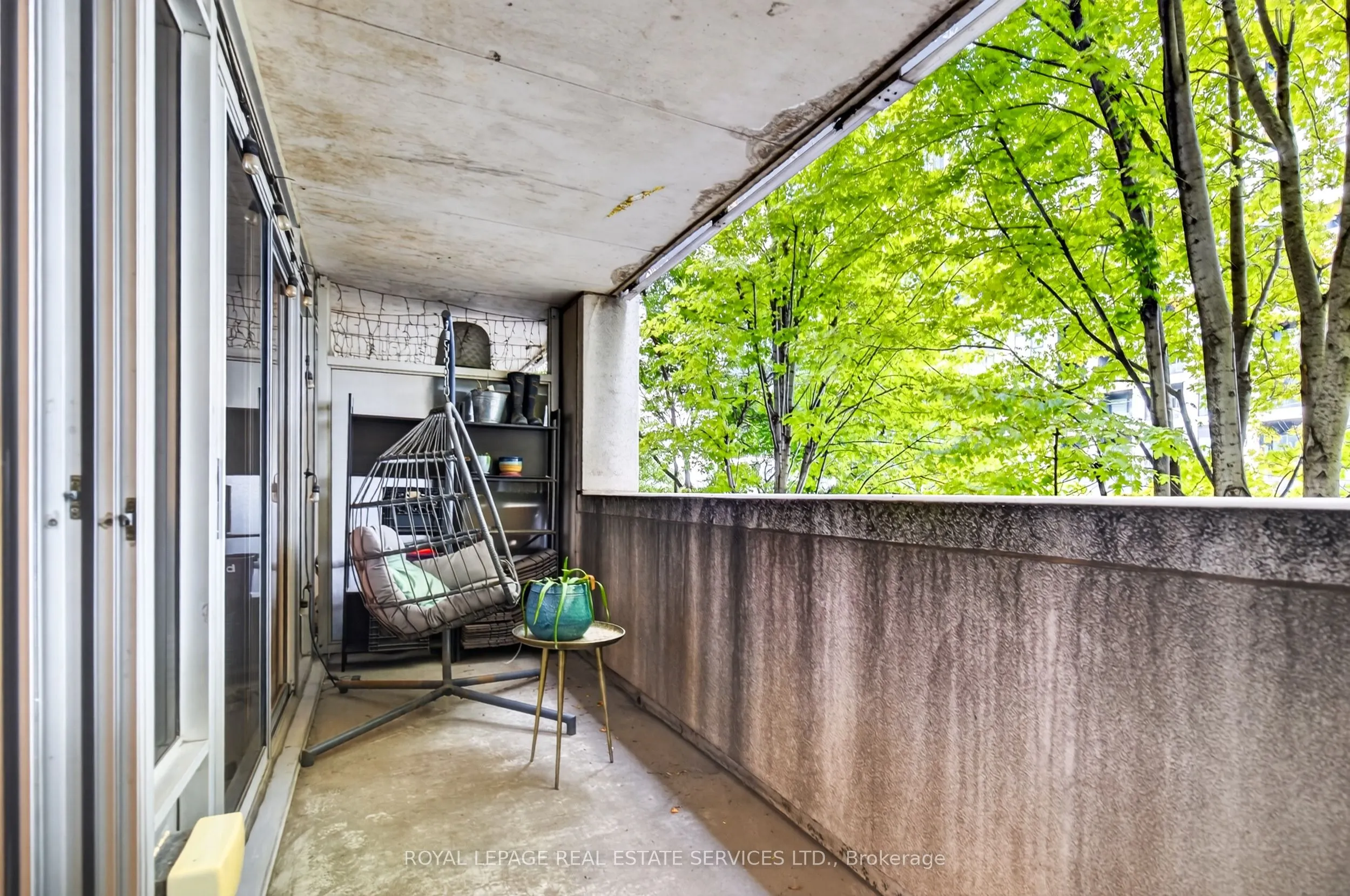 1040 The Queensway #215