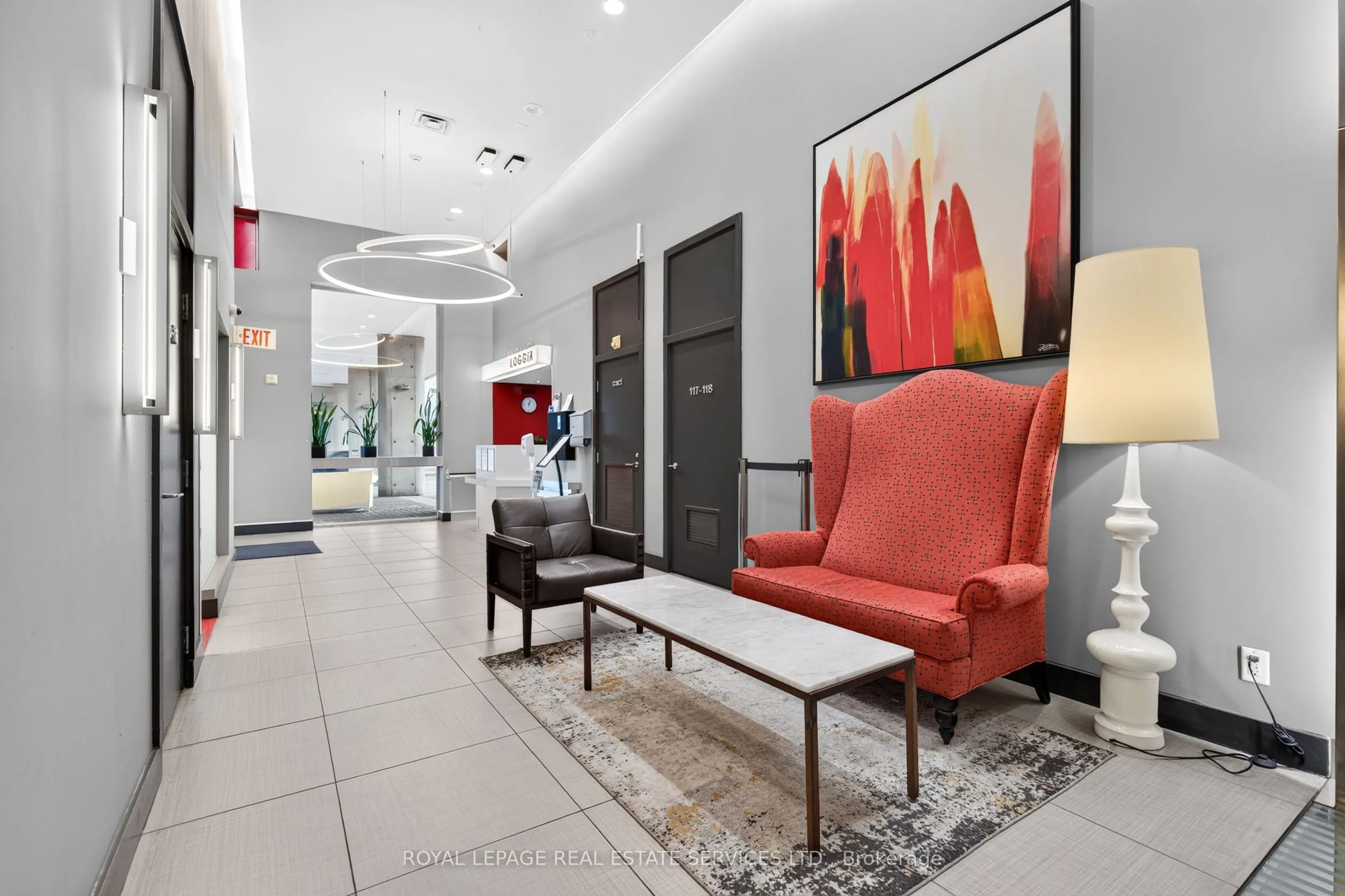 1040 The Queensway #215