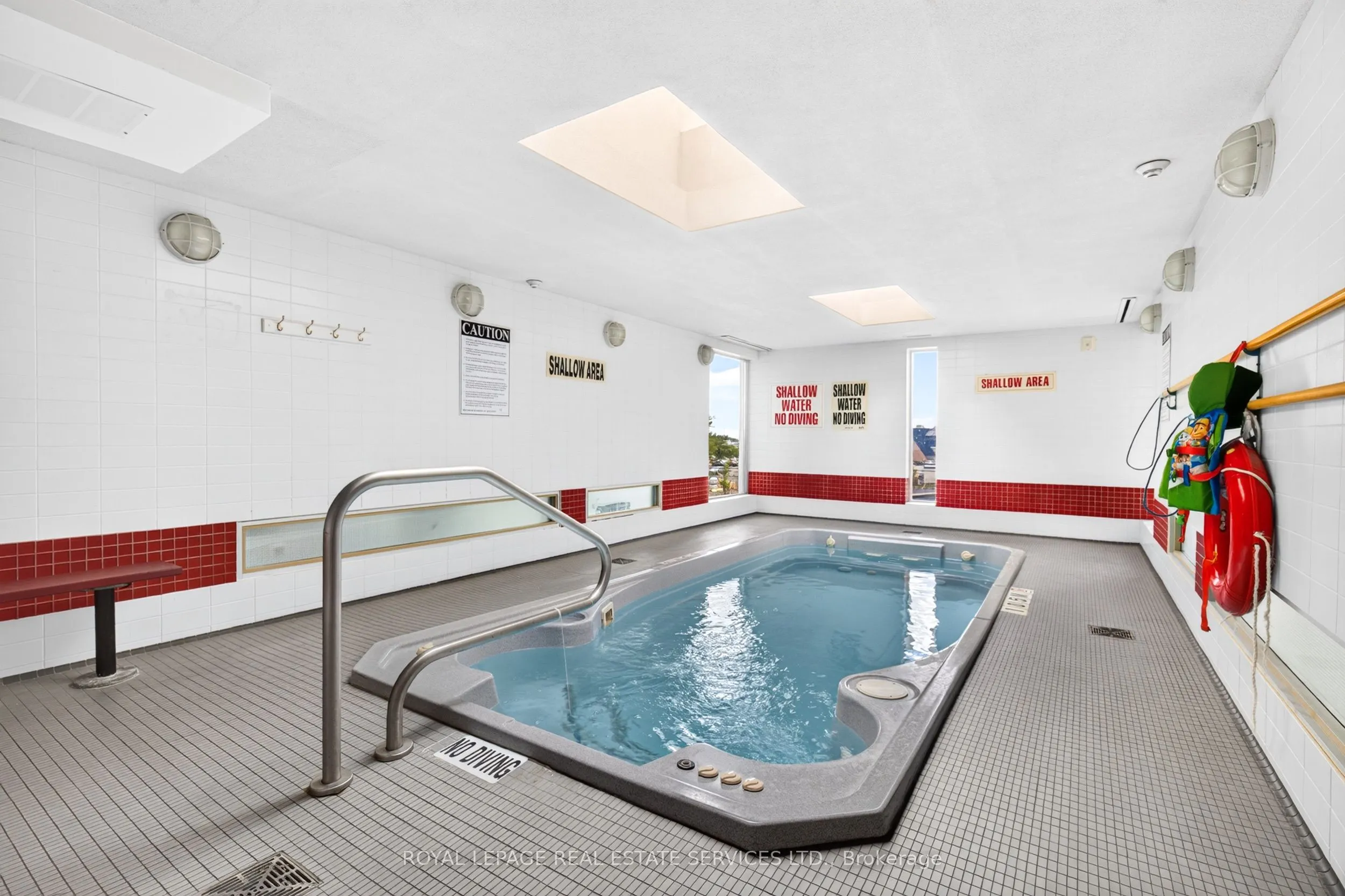 1040 The Queensway #215