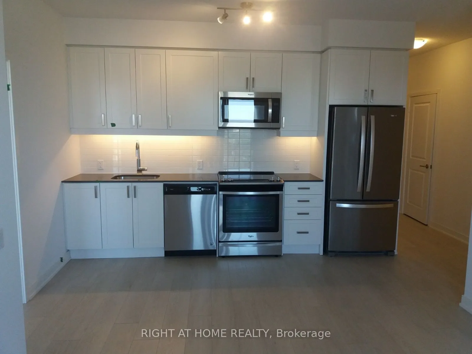 8 Nahani Way #2103
