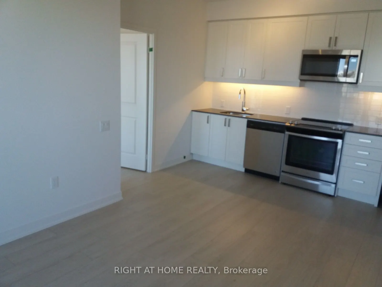8 Nahani Way #2103