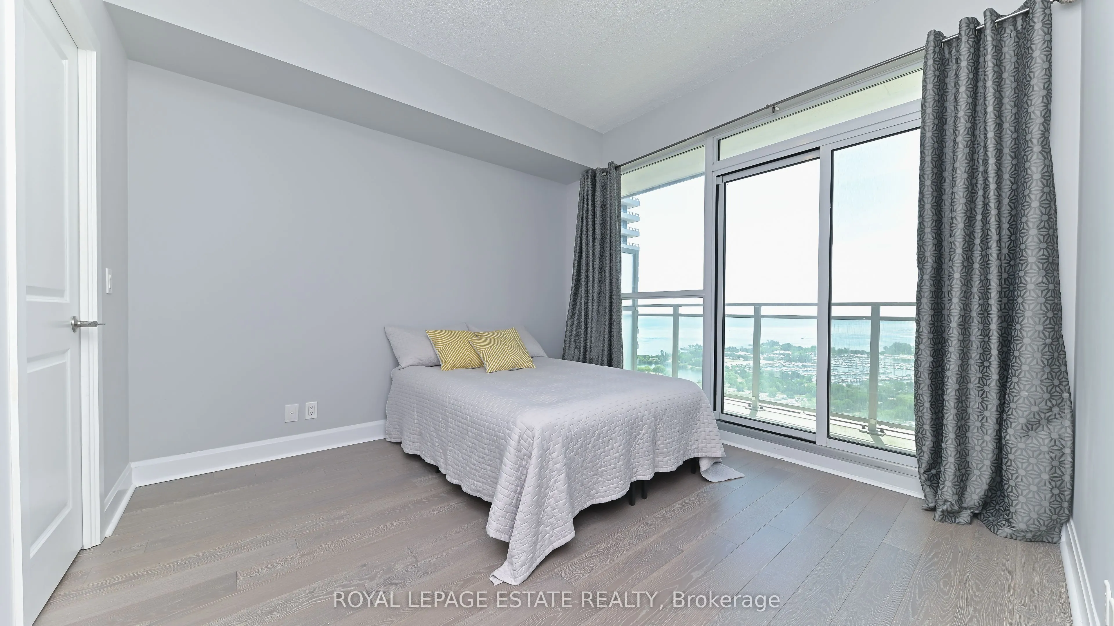 33 Shore Breeze Drive #2901
