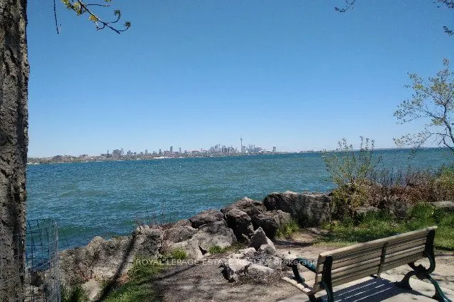 33 Shore Breeze Drive #2901