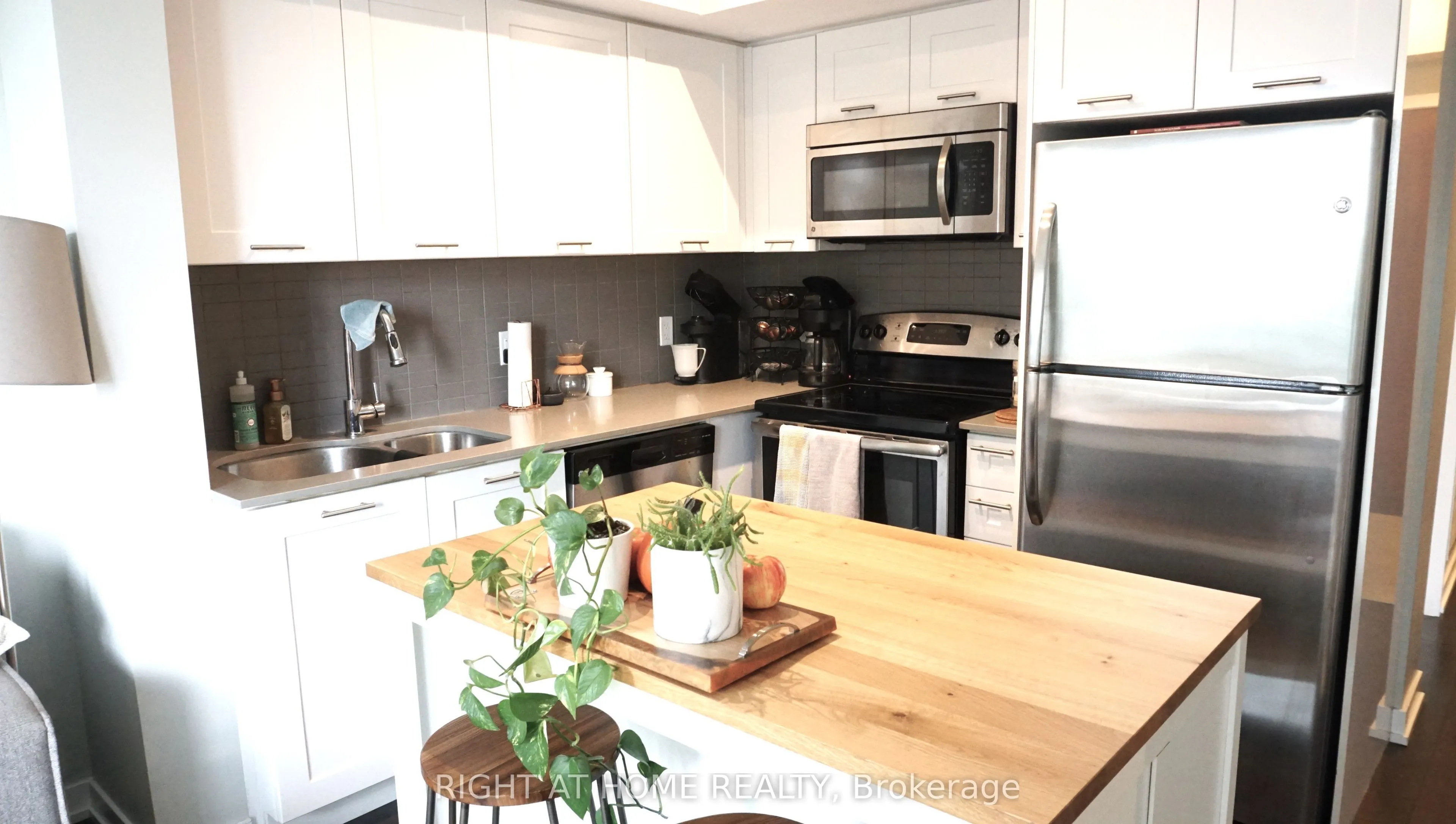2212 Lake Shore Boulevard W #502