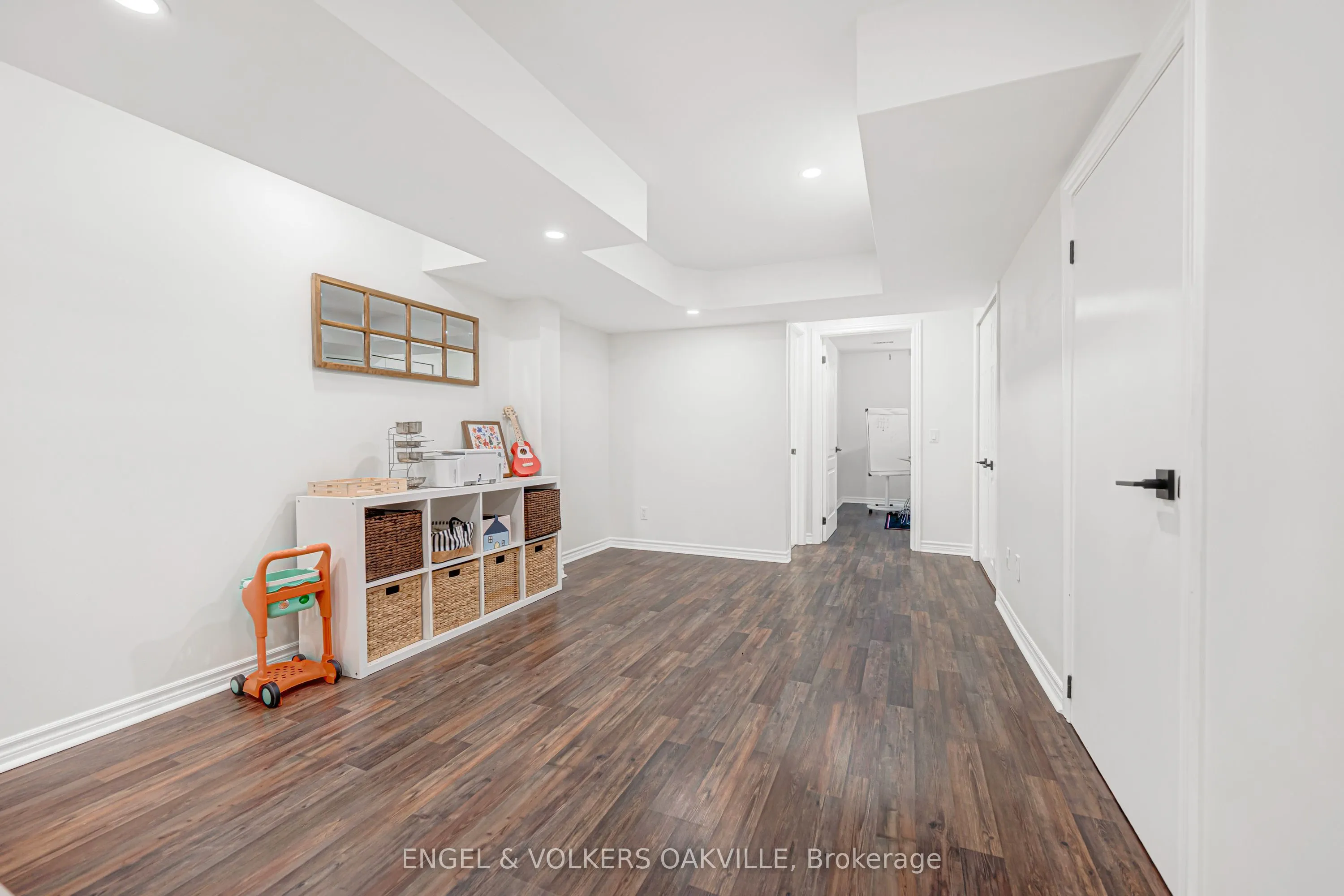2592 Castle Hill Crescent