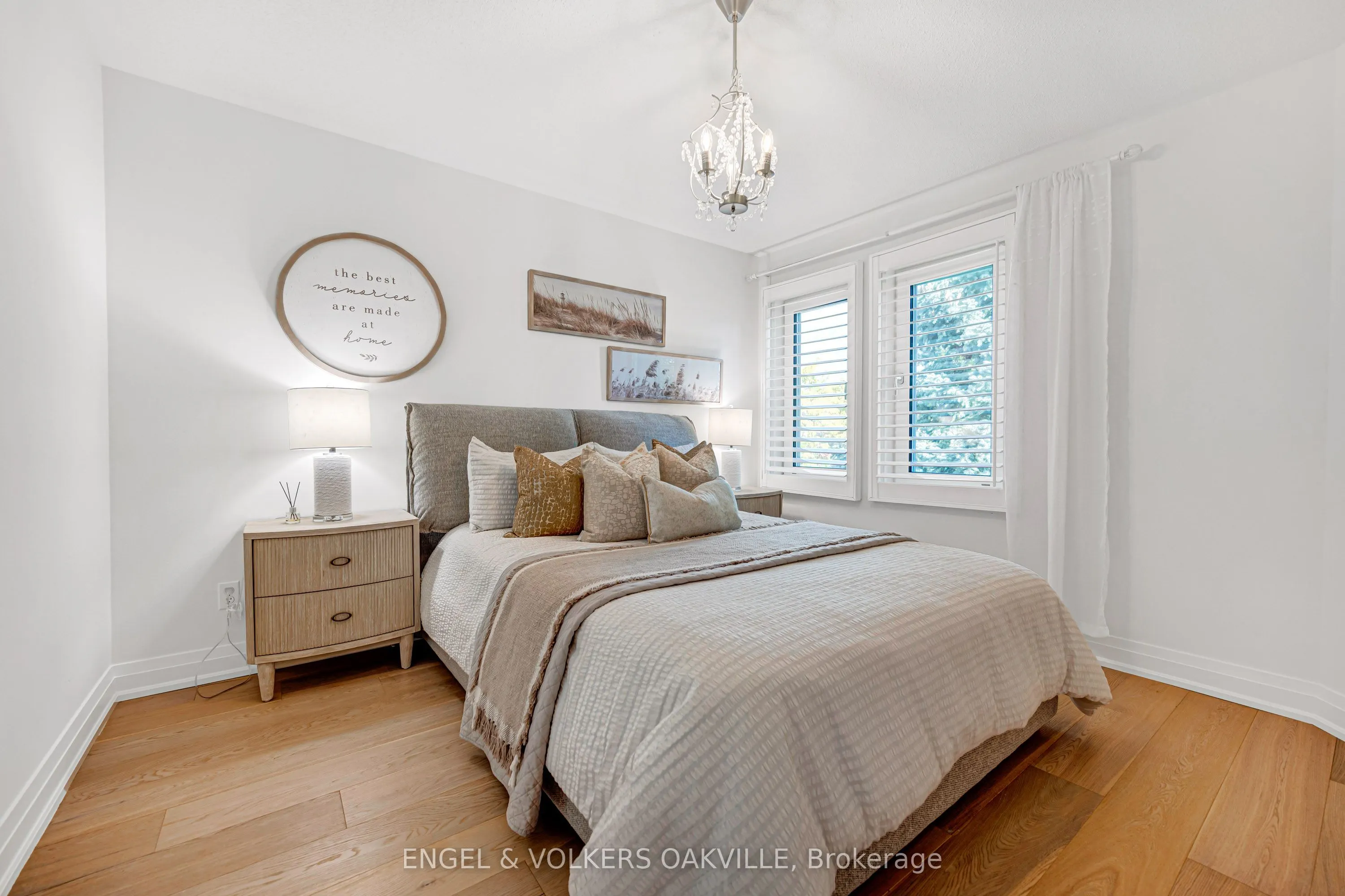 2592 Castle Hill Crescent
