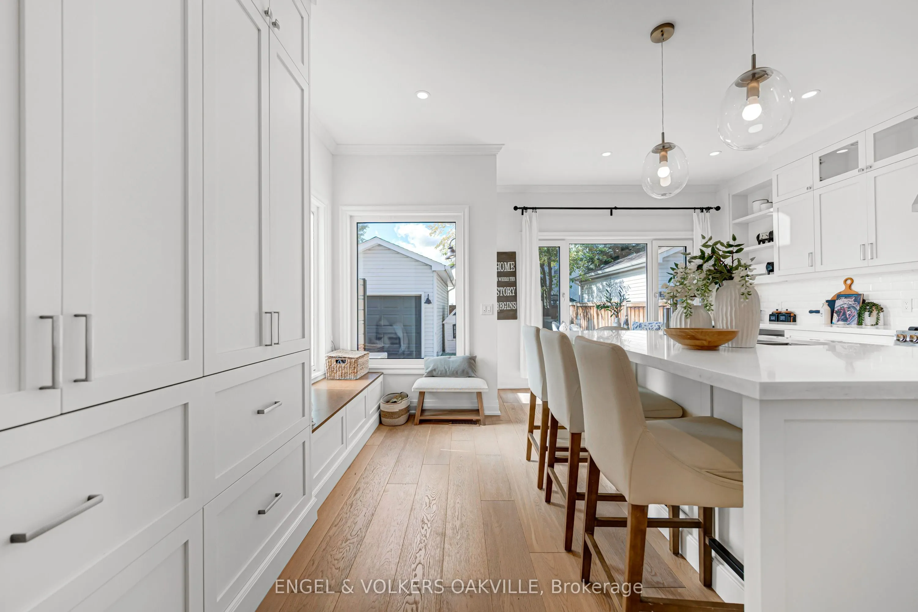 2592 Castle Hill Crescent