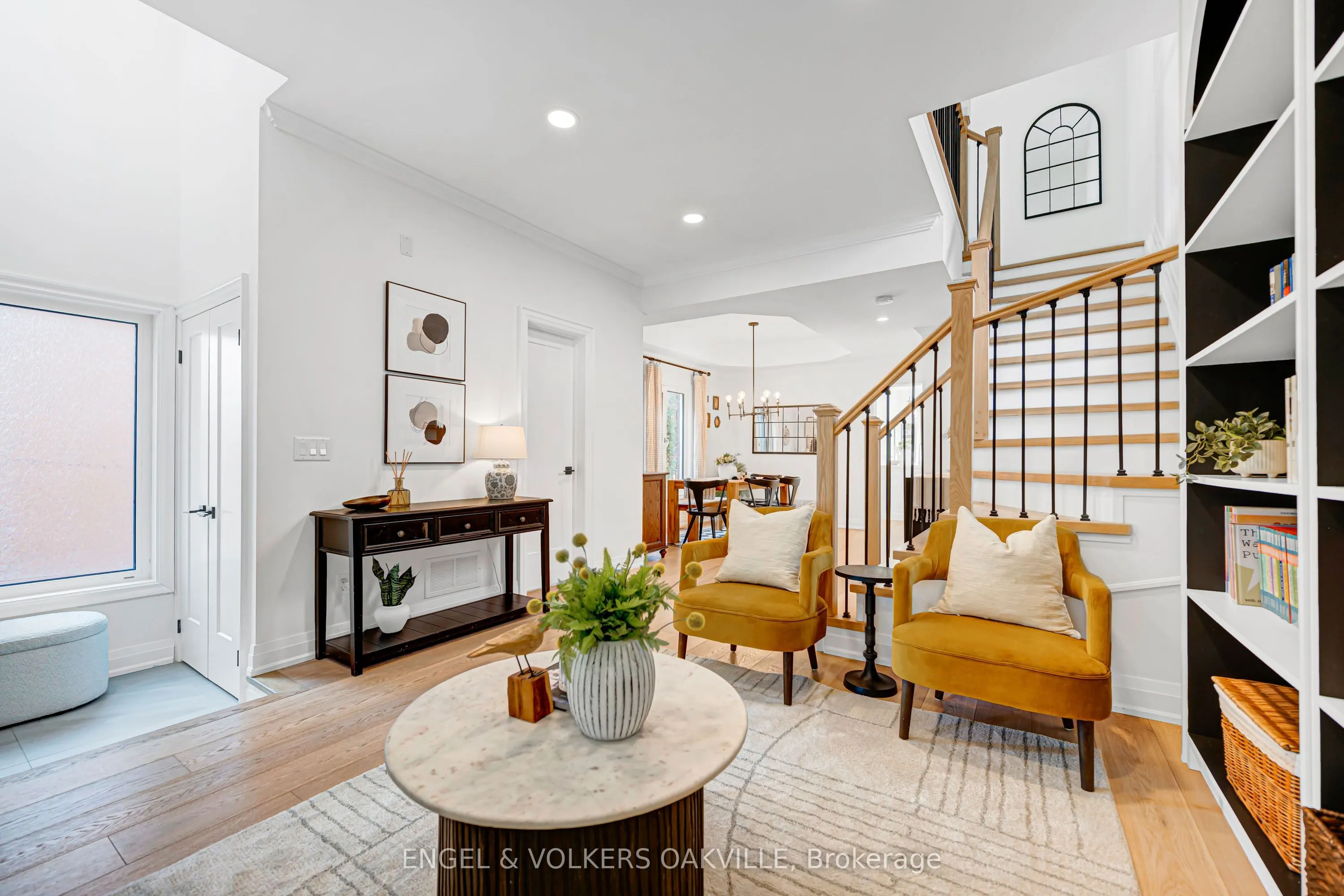2592 Castle Hill Crescent