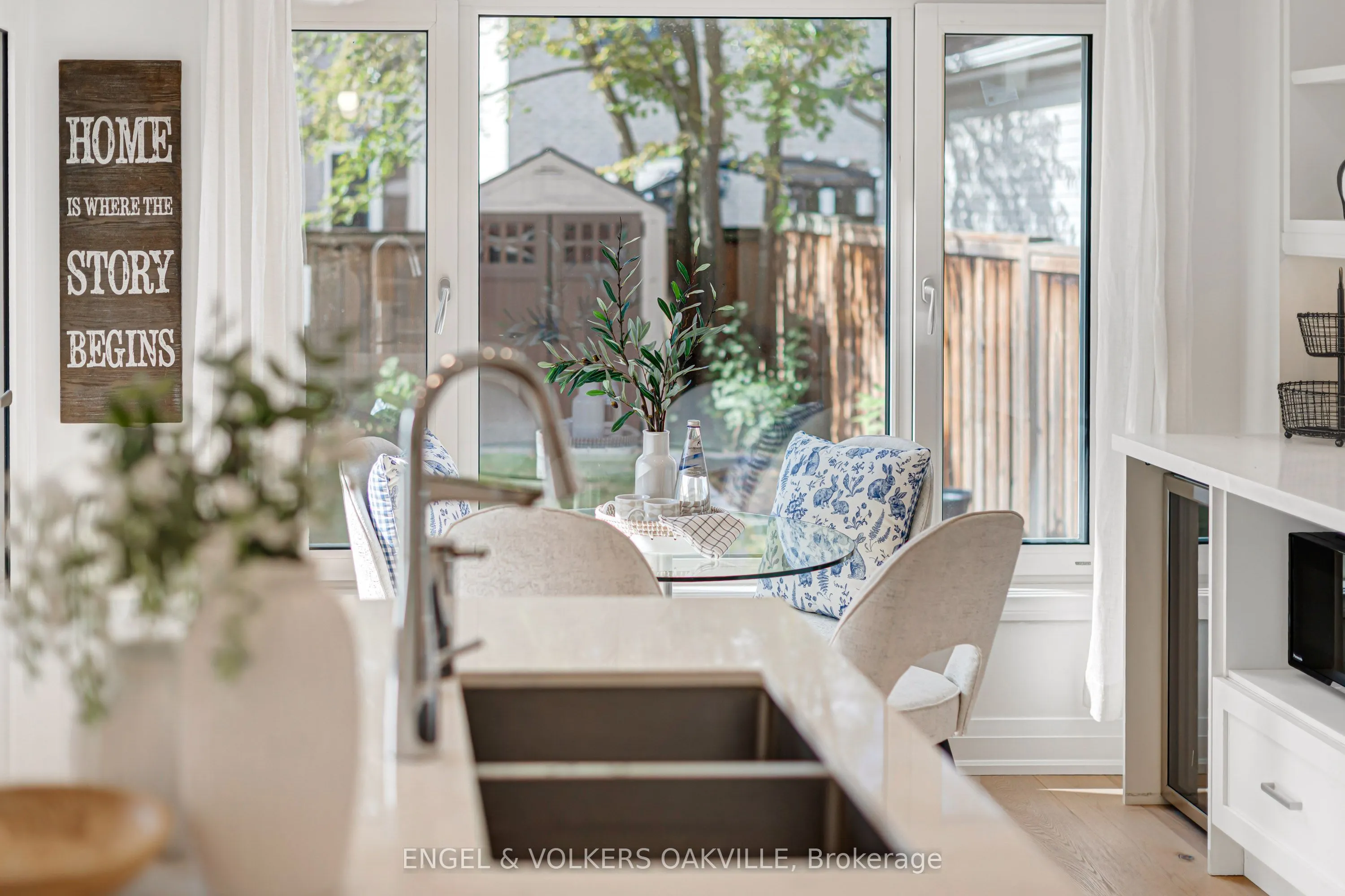 2592 Castle Hill Crescent