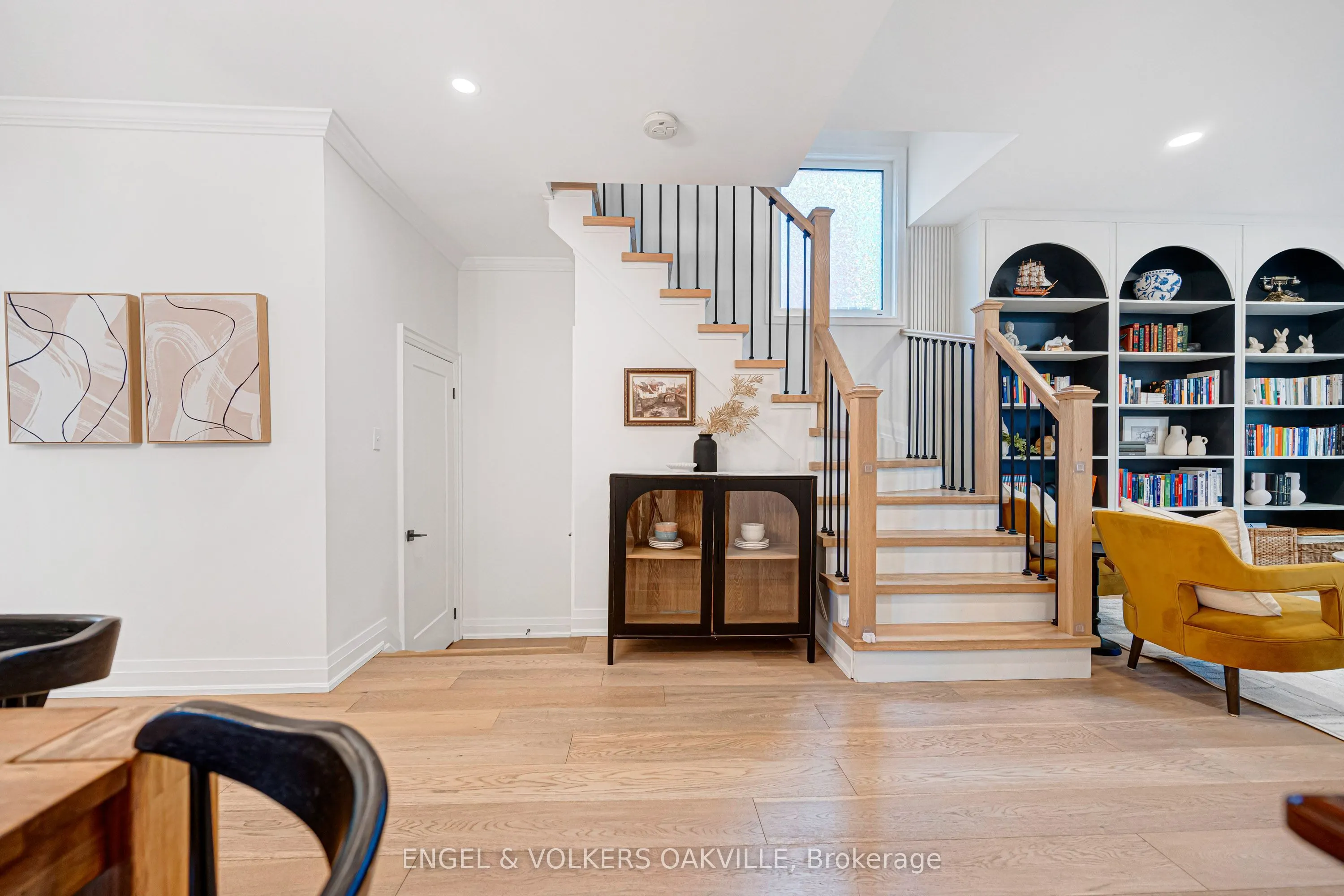2592 Castle Hill Crescent