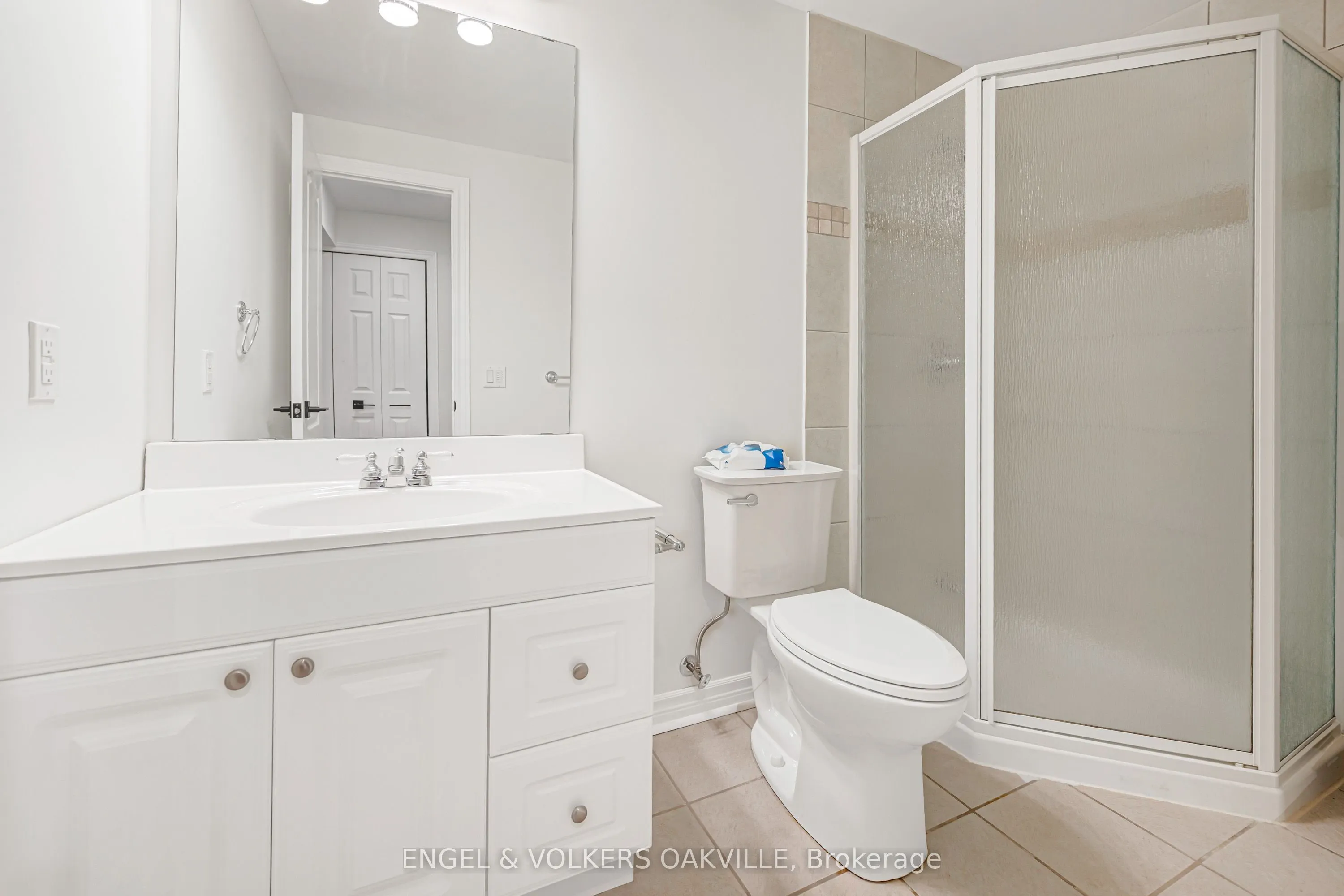 2592 Castle Hill Crescent