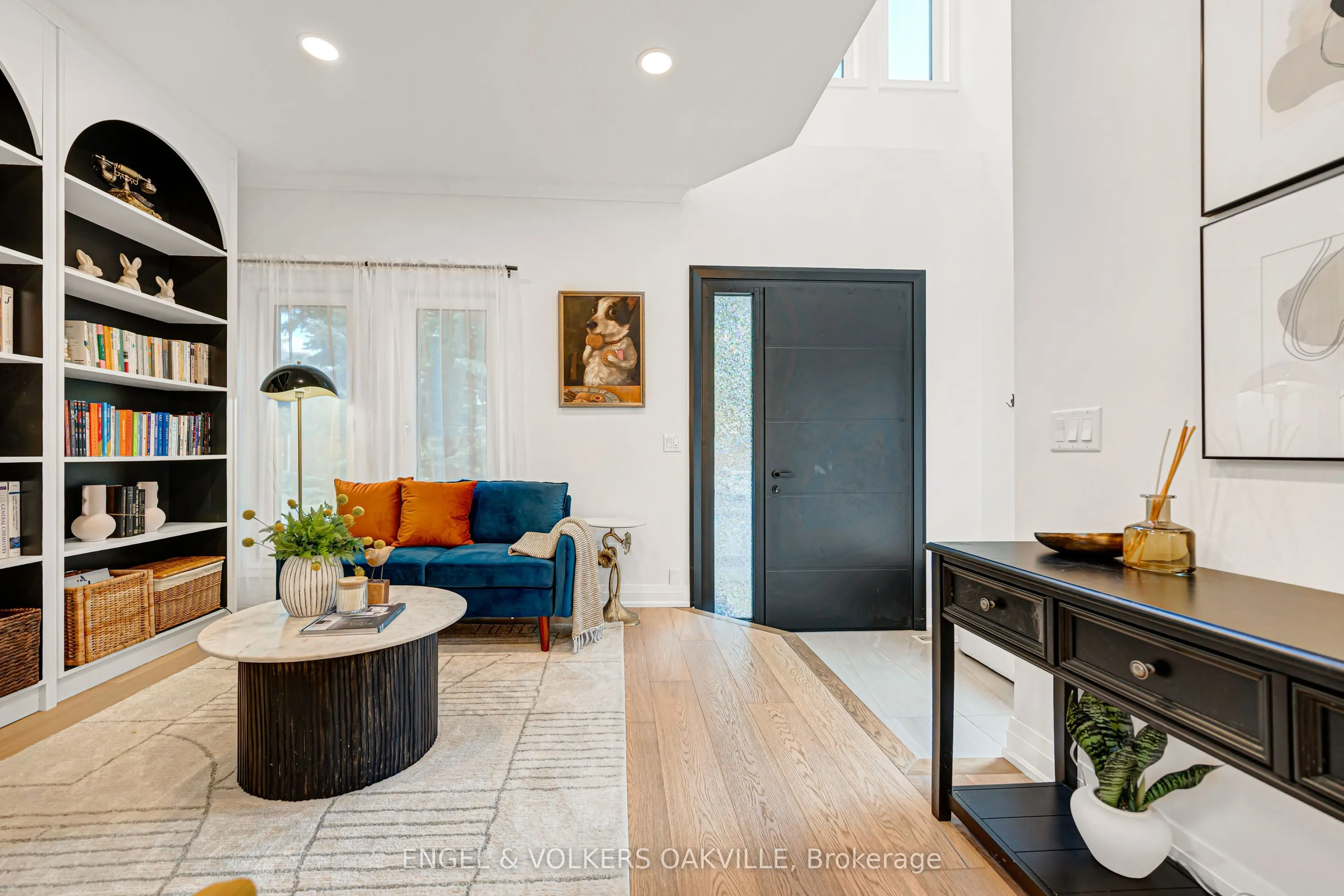 2592 Castle Hill Crescent