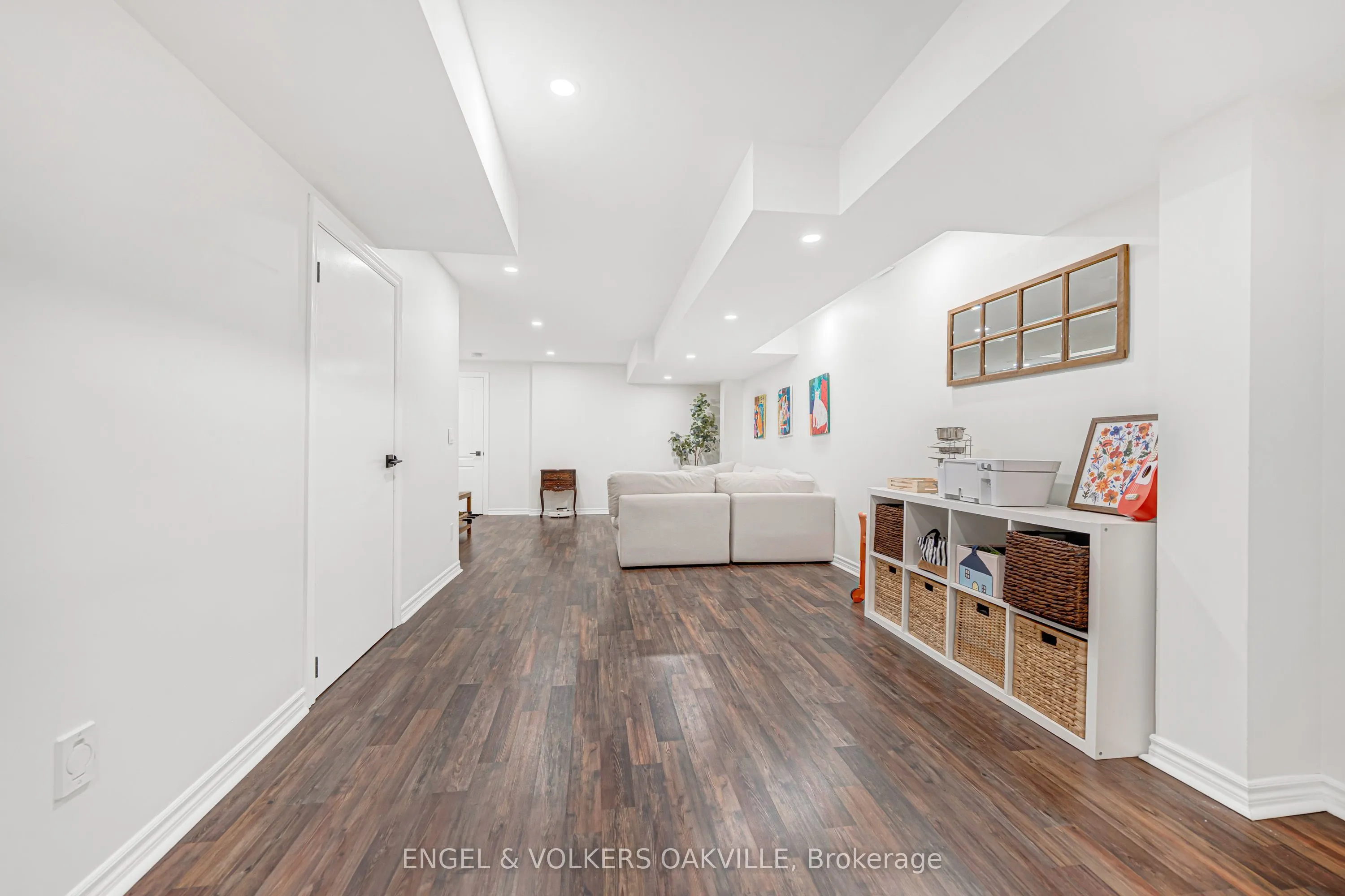 2592 Castle Hill Crescent