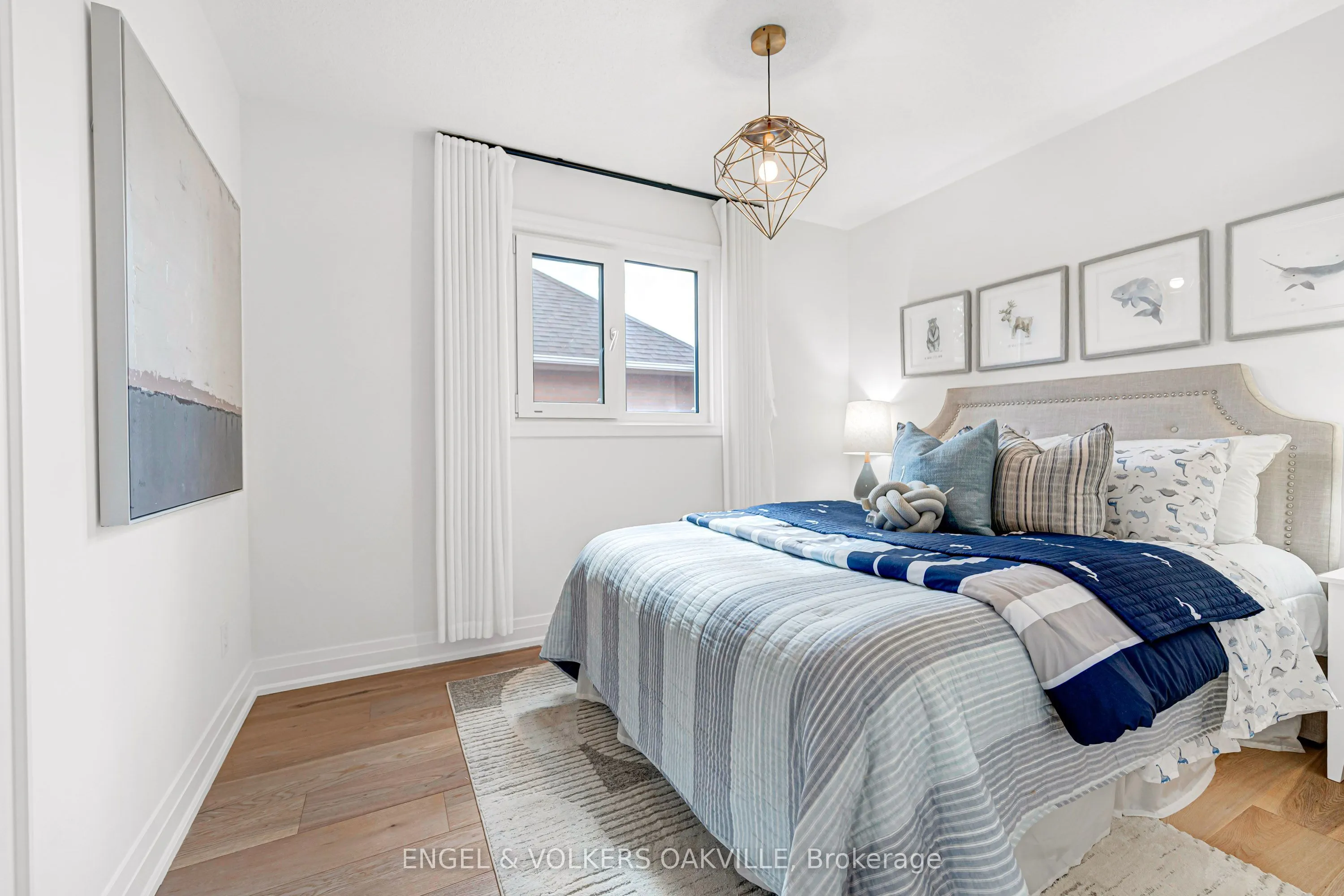 2592 Castle Hill Crescent