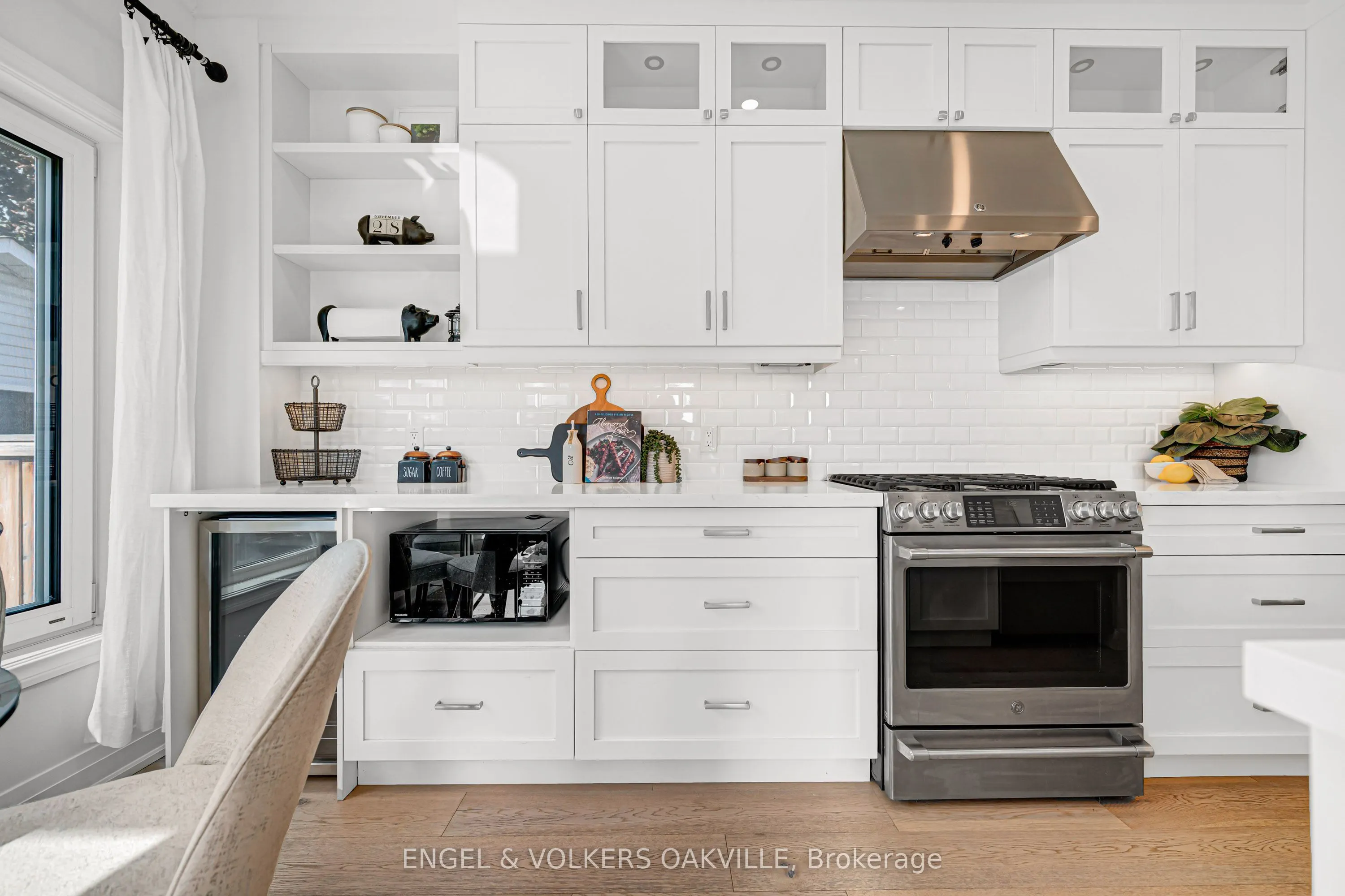 2592 Castle Hill Crescent