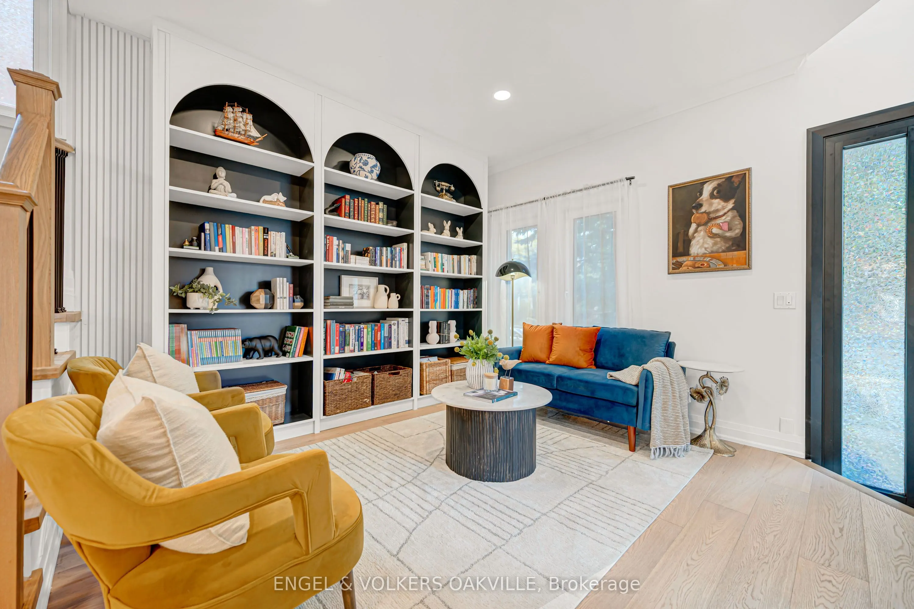 2592 Castle Hill Crescent