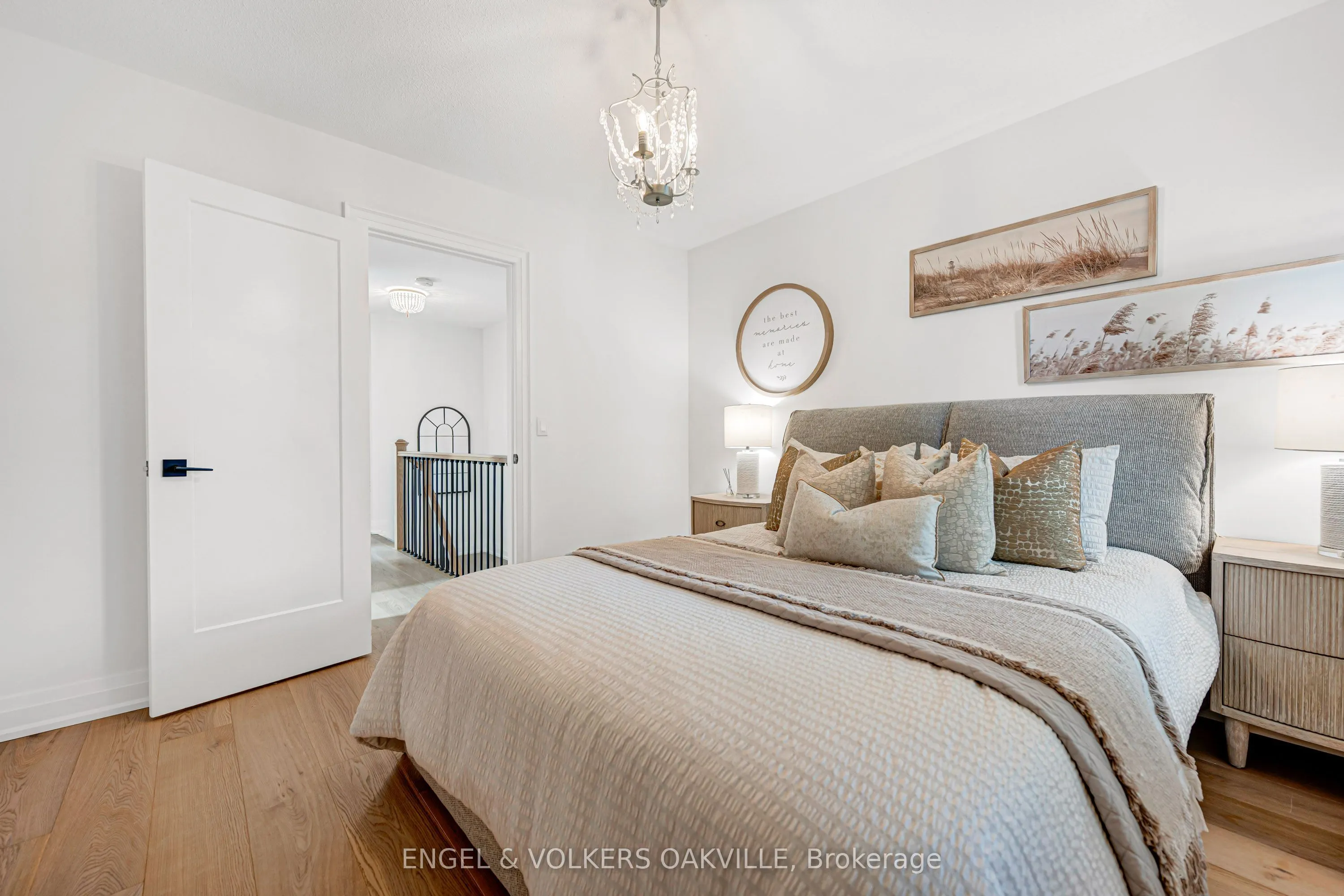 2592 Castle Hill Crescent