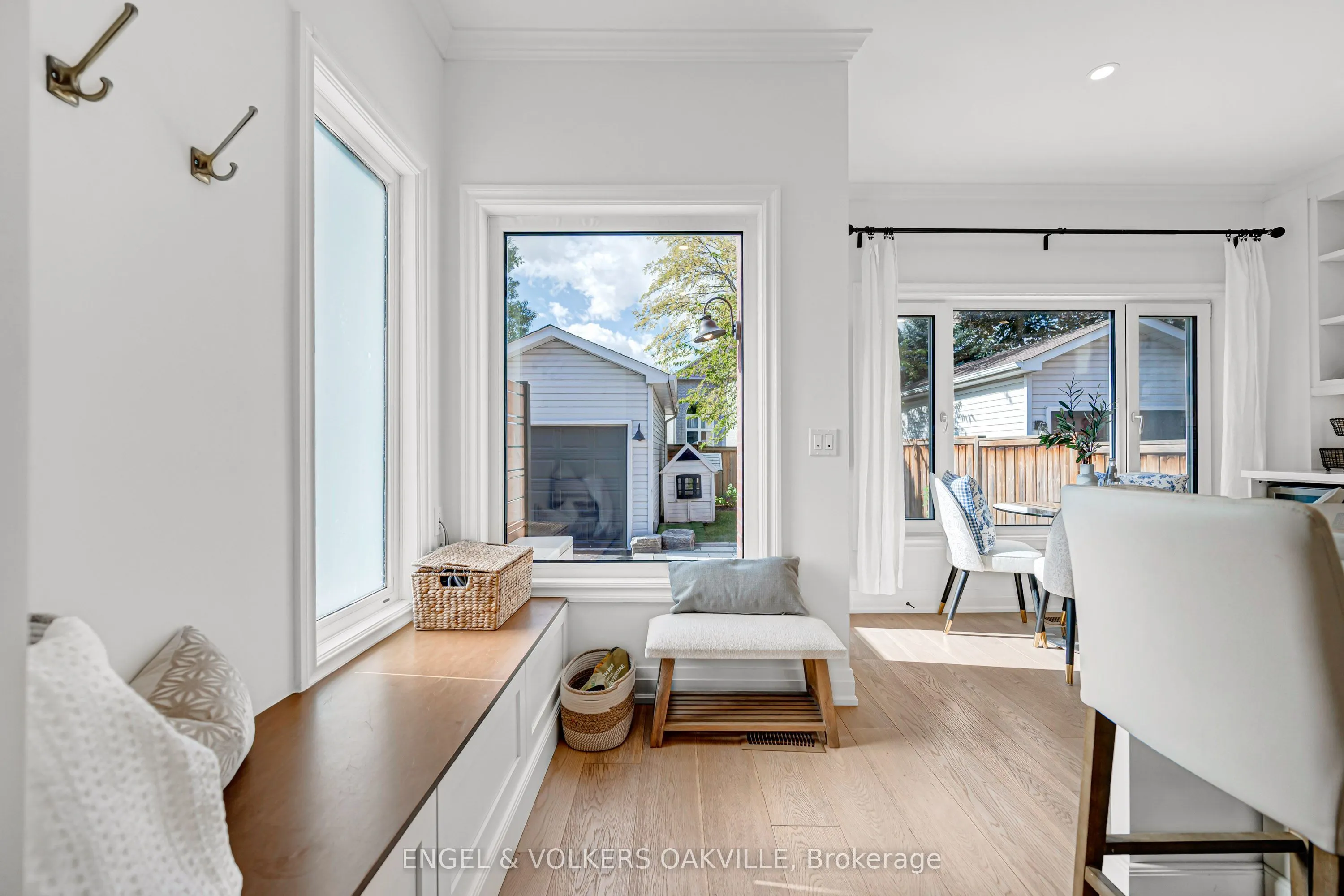 2592 Castle Hill Crescent