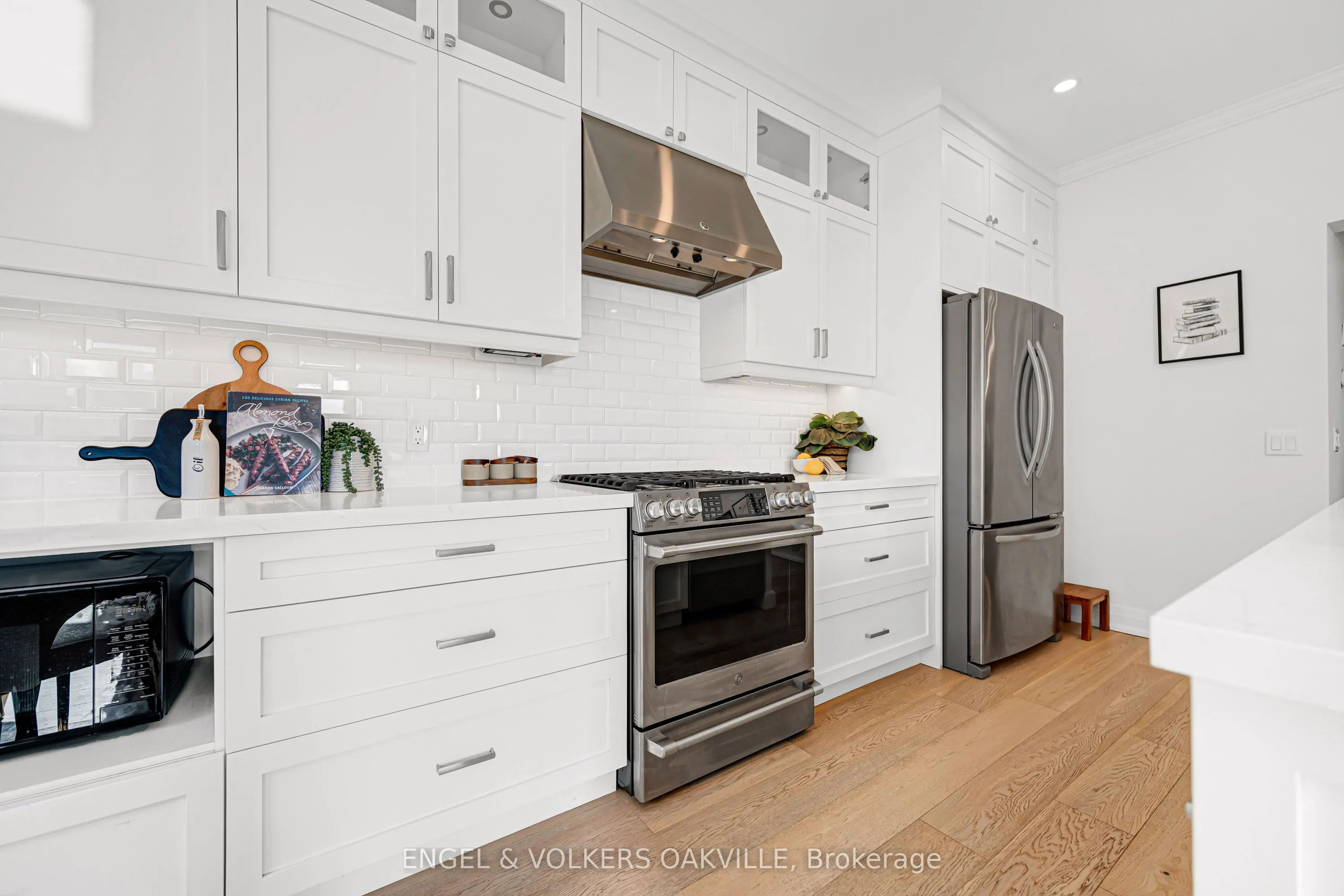 2592 Castle Hill Crescent