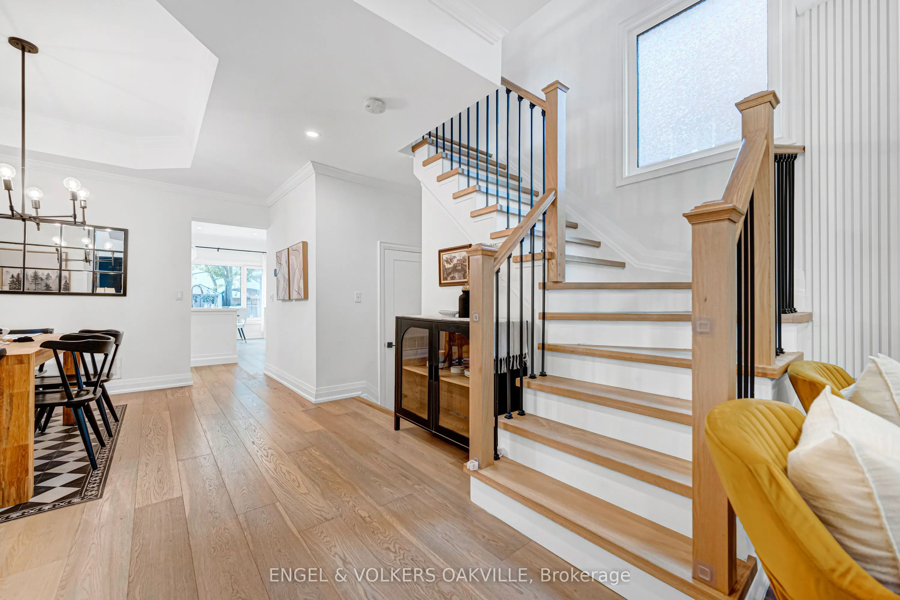 2592 Castle Hill Crescent