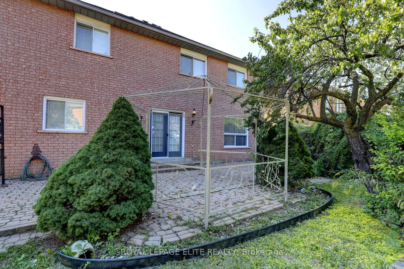 5 Pinecone Way E