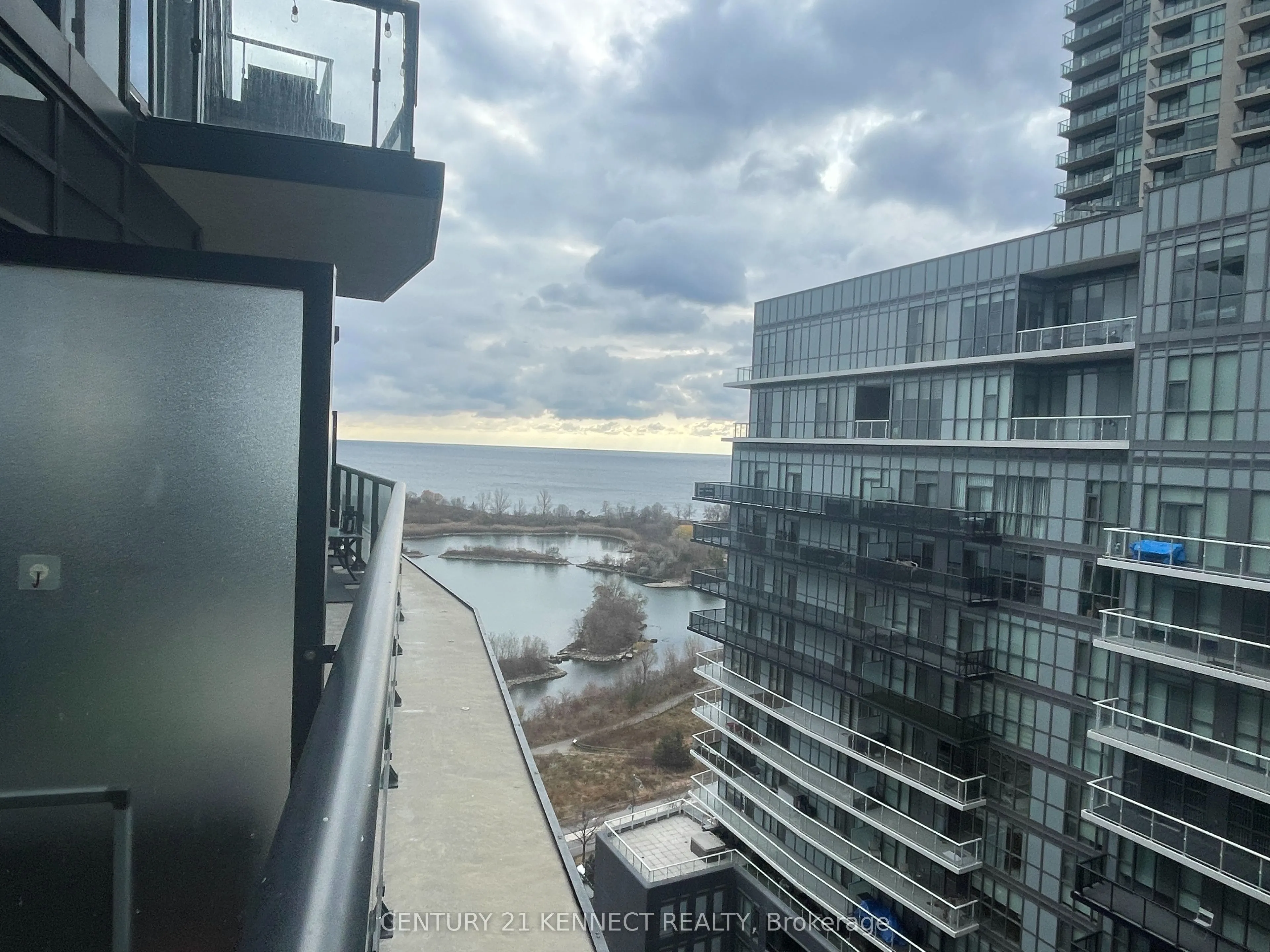 39 Annie Craig Drive #1602