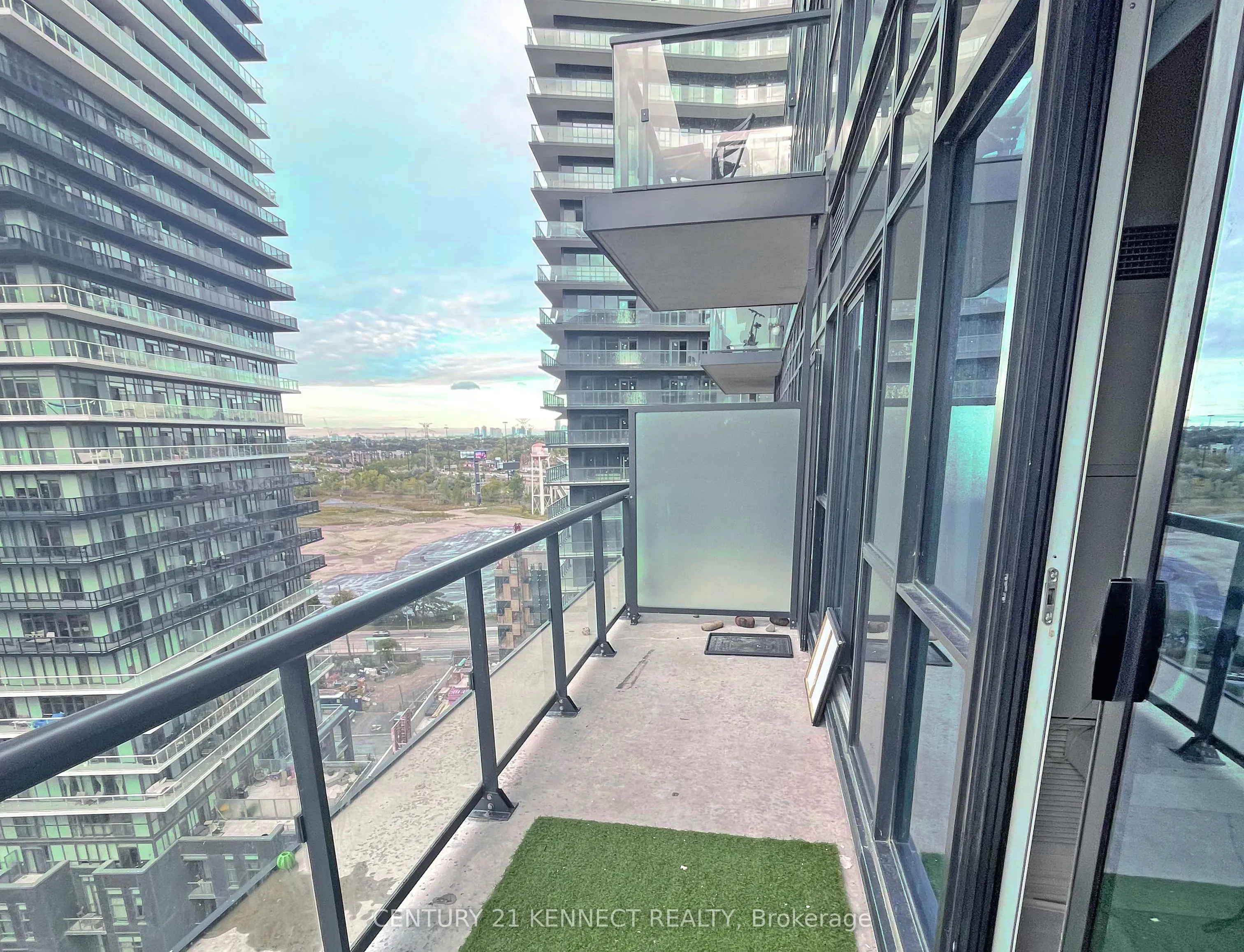 39 Annie Craig Drive #1602