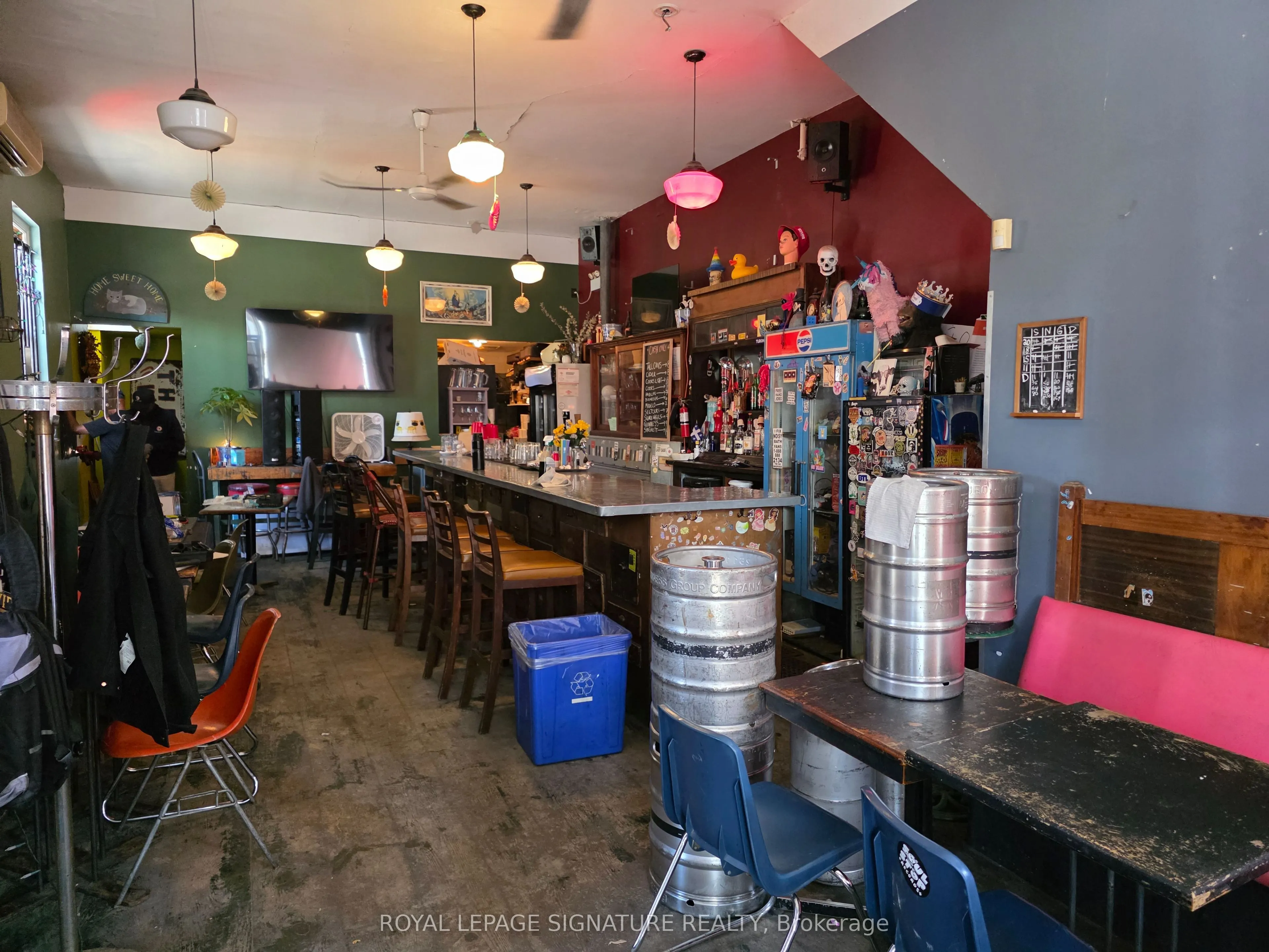 1318 King Street W
