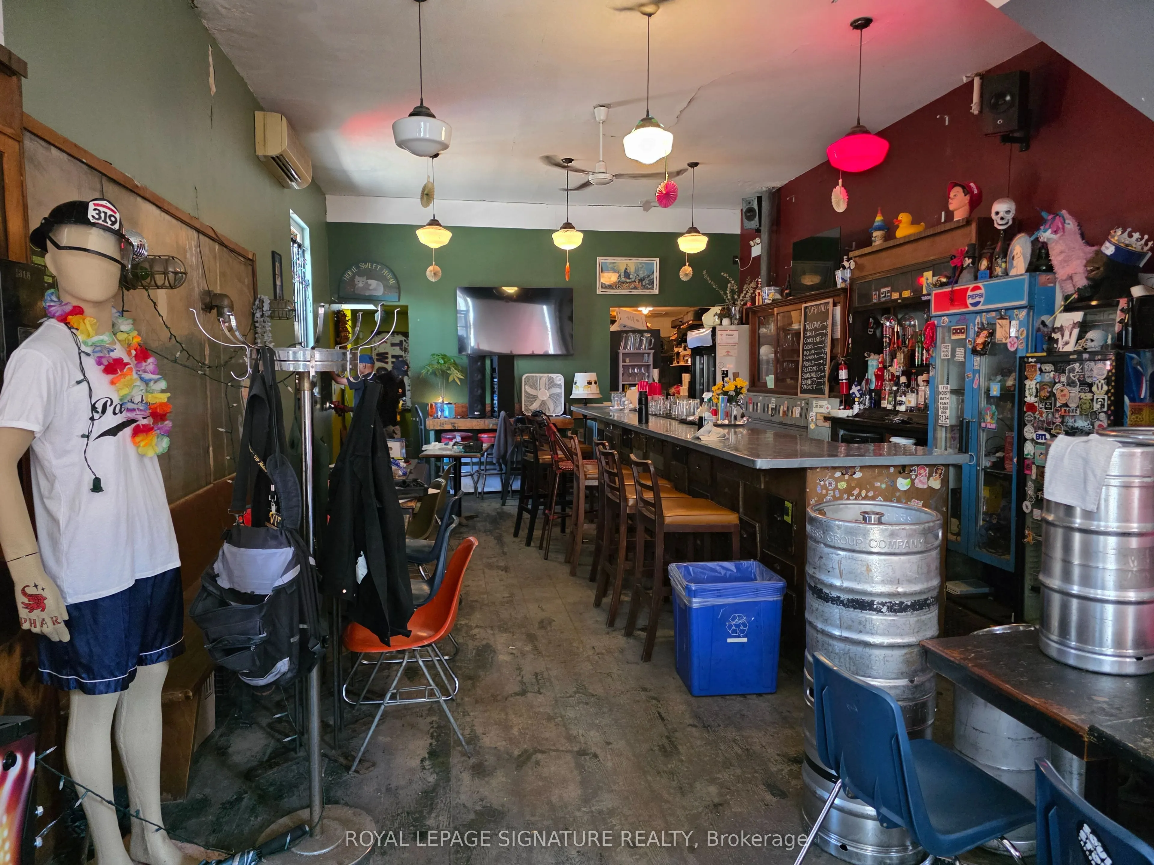 1318 King Street W