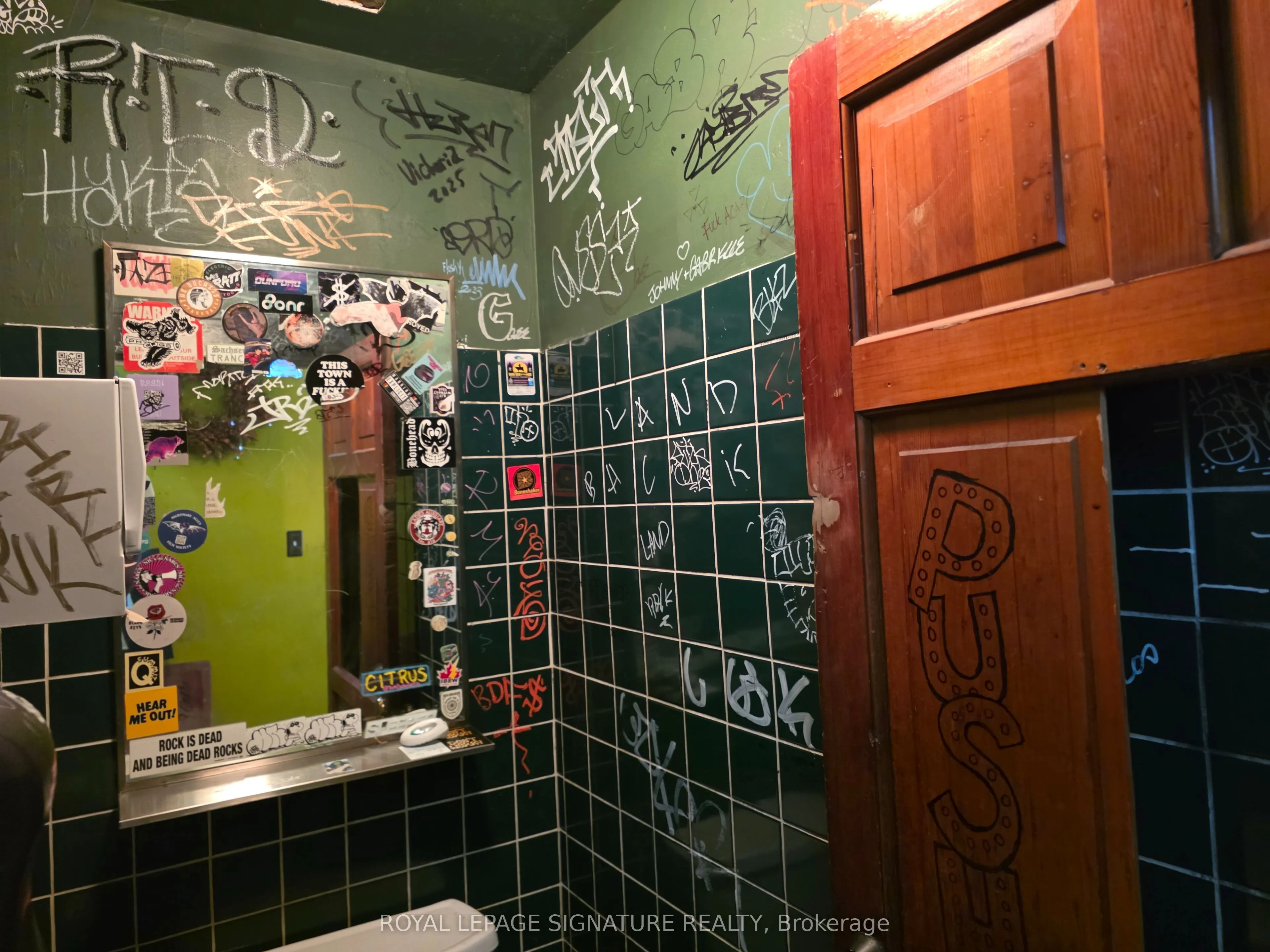 1318 King Street W