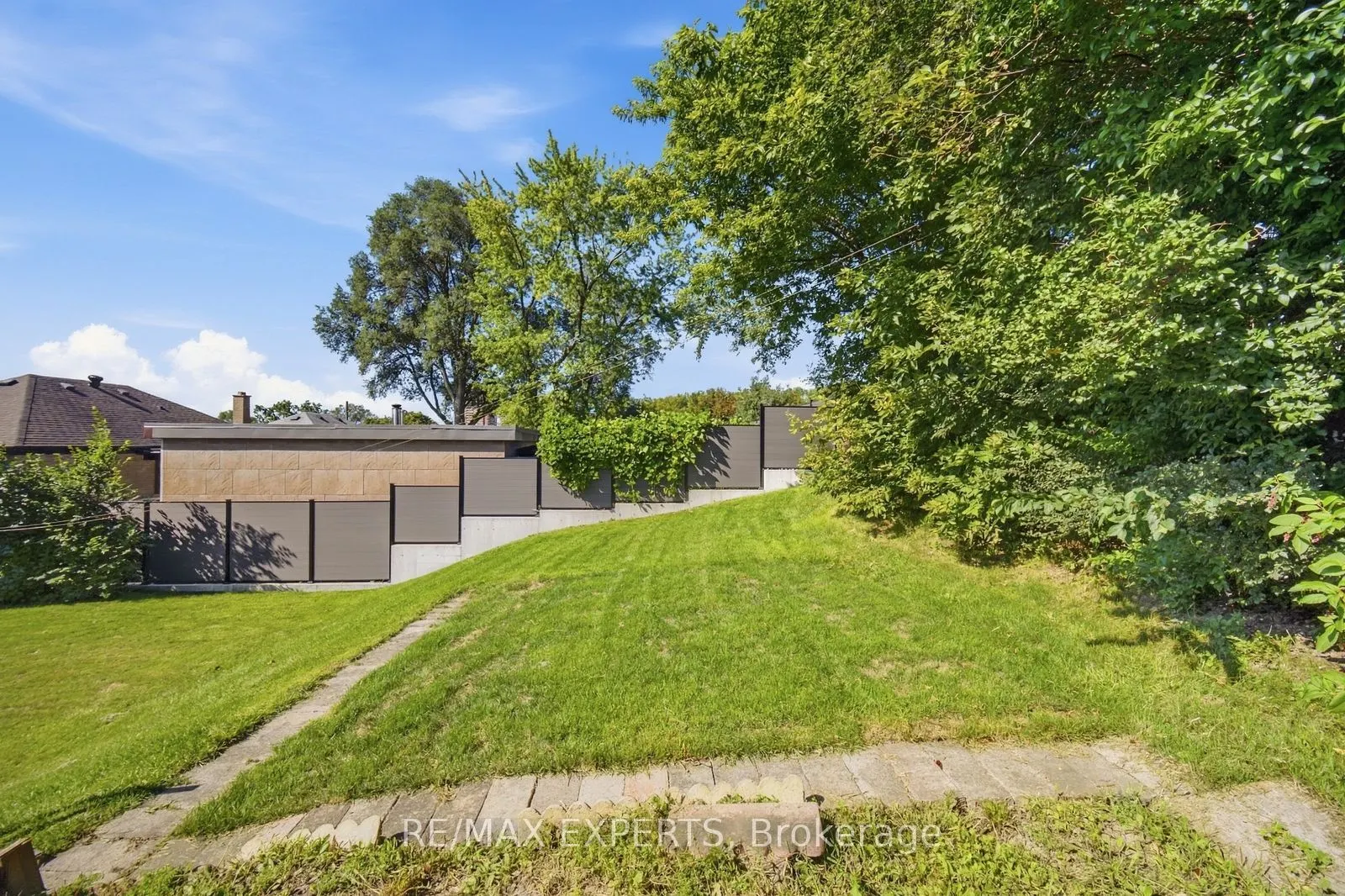90 Heathrow Drive