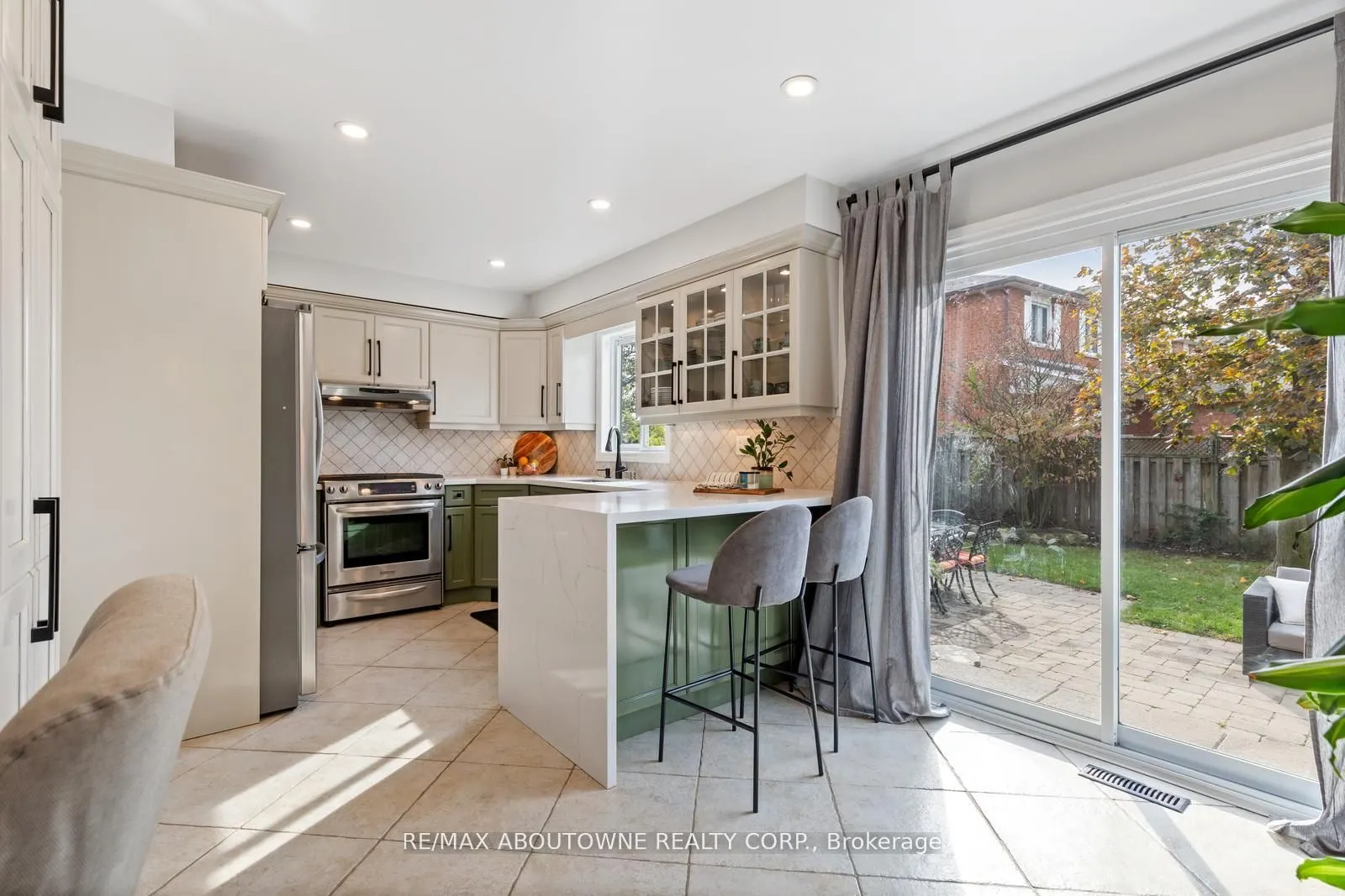 467 Hedgerow Lane