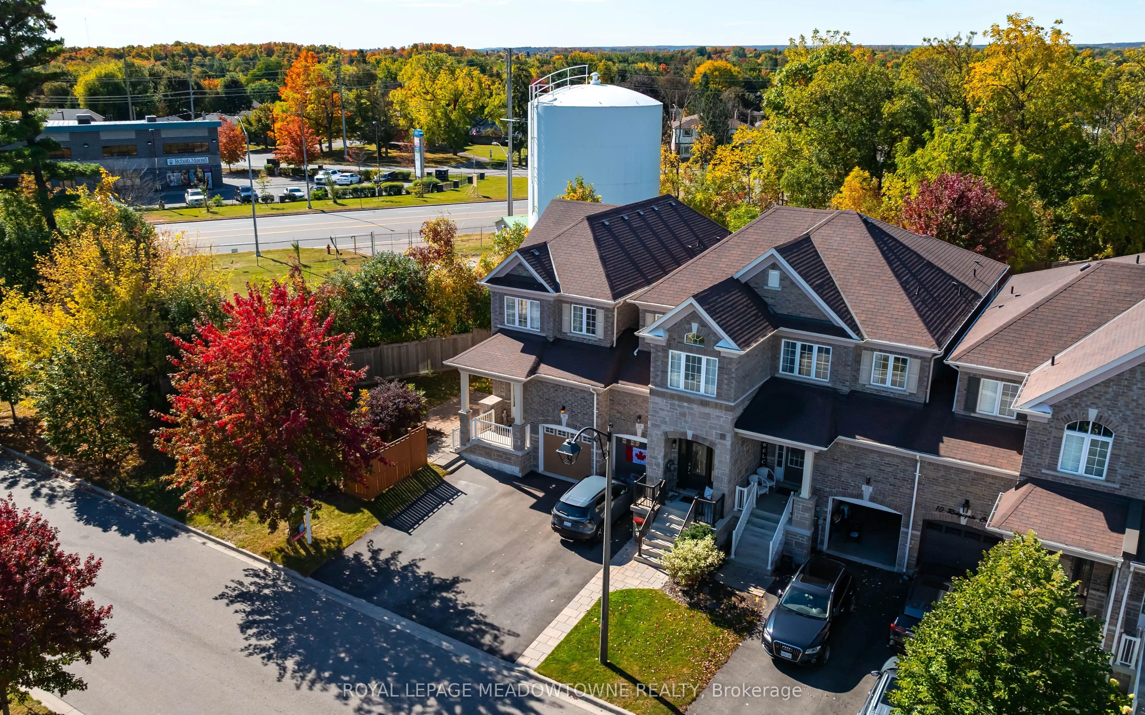 16 Ridgegate Crescent