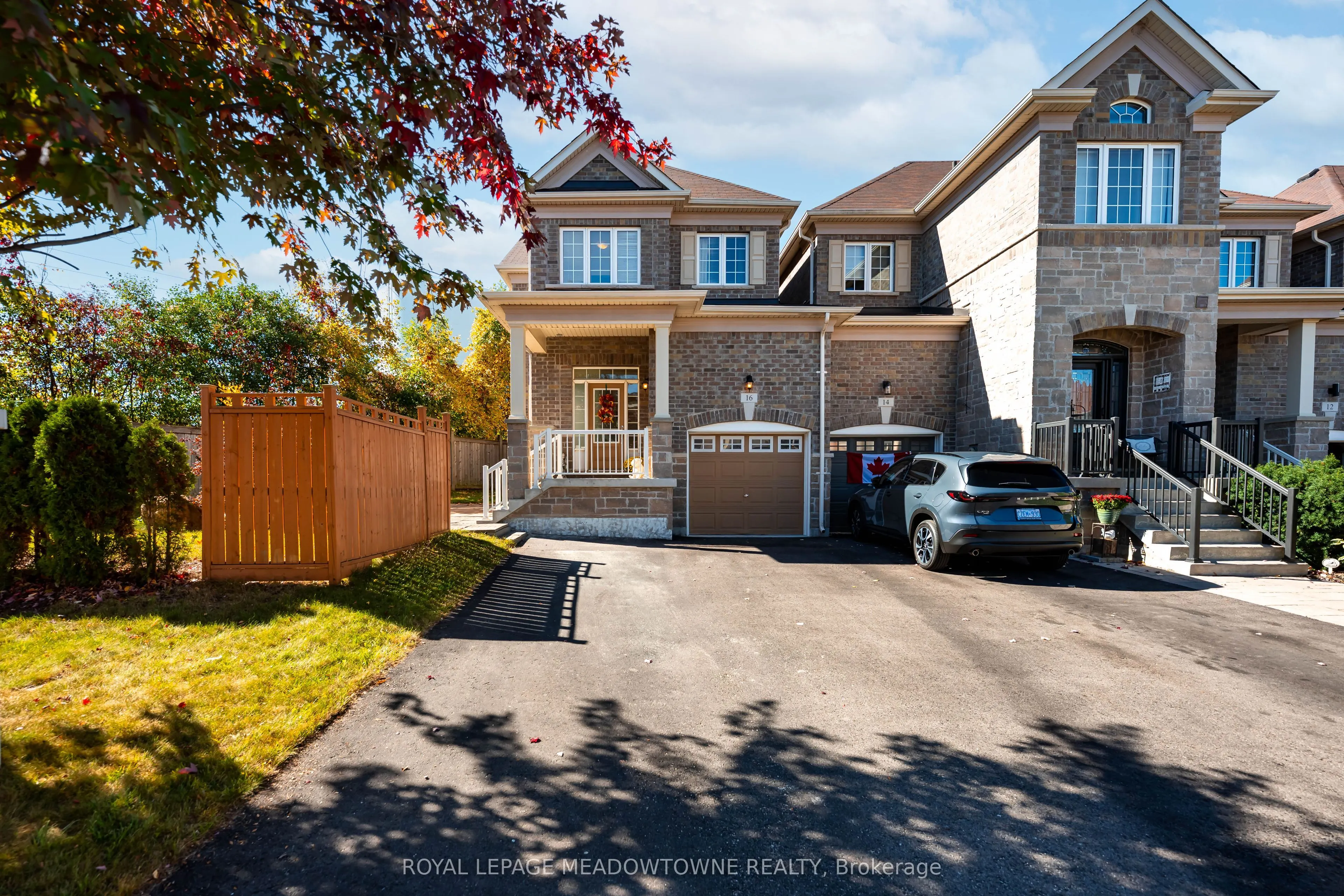 16 Ridgegate Crescent
