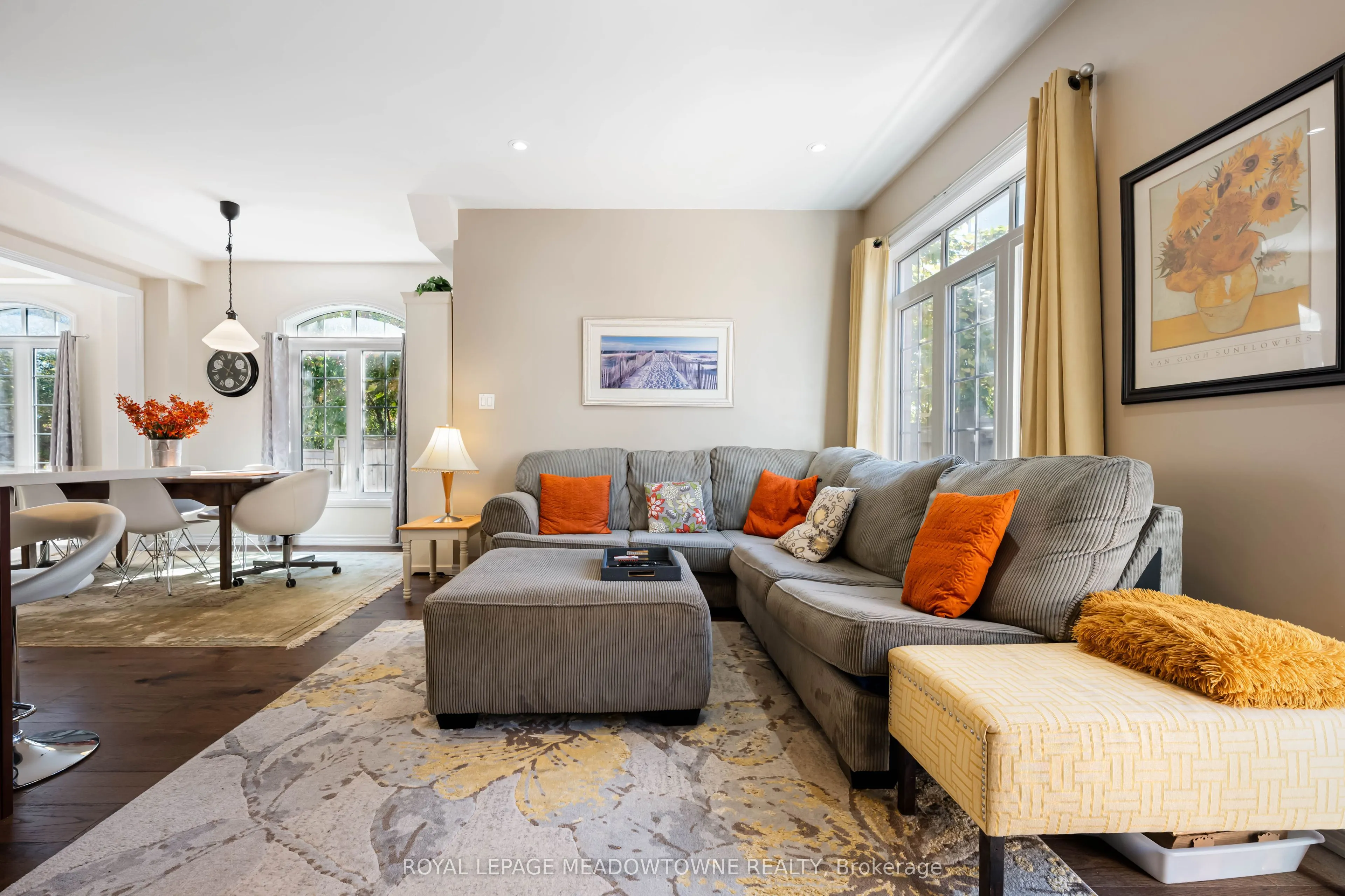 16 Ridgegate Crescent